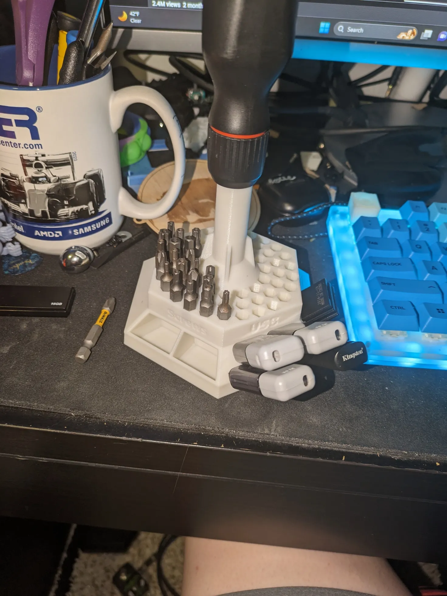 Tiêu đề Tua vít LTT deskbuddy Tóm tắt Tua vít giá đỡ bit LTT