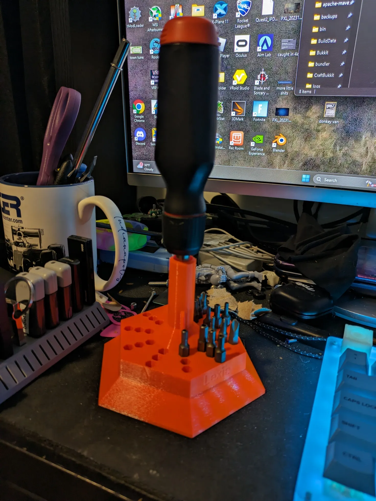 Tiêu đề Tua vít LTT deskbuddy Tóm tắt Tua vít giá đỡ bit LTT