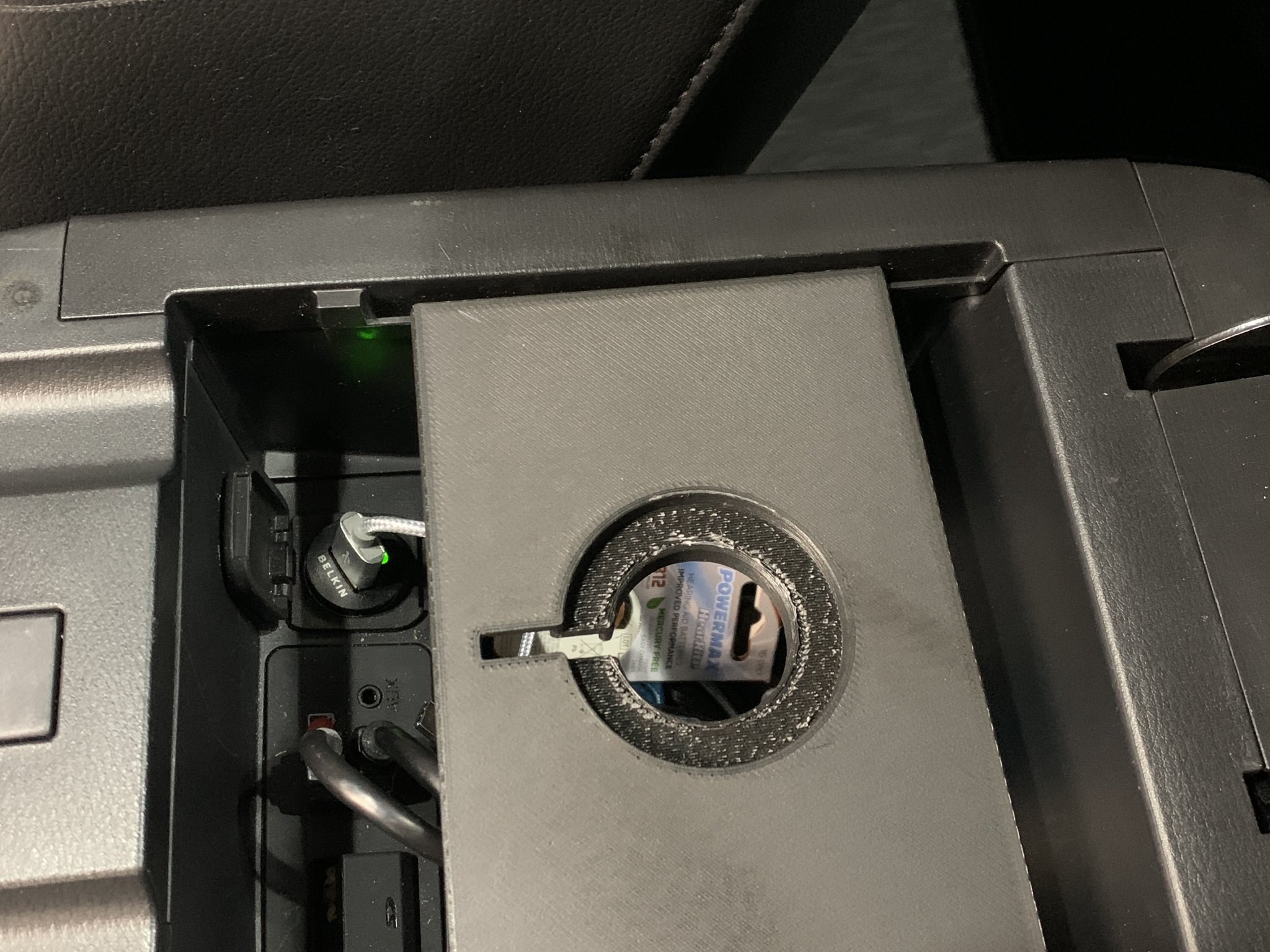 Đế Sạc MagSafe iPhone Cho Hộc Console Xe Mazda CX5