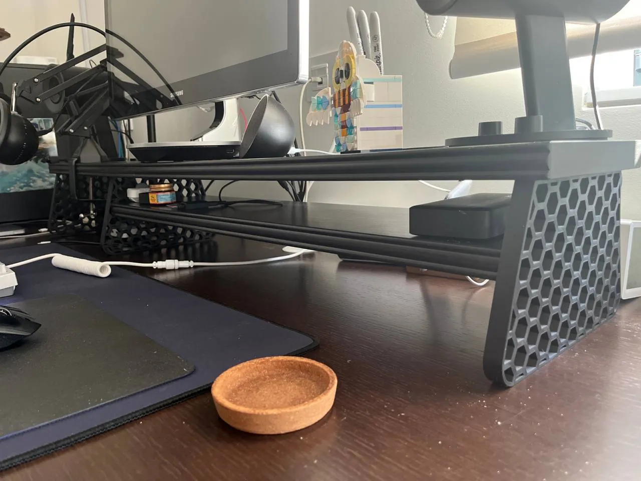 Tiêu đề Chân đế màn hình - hình lục giác Tóm tắt Đúng như