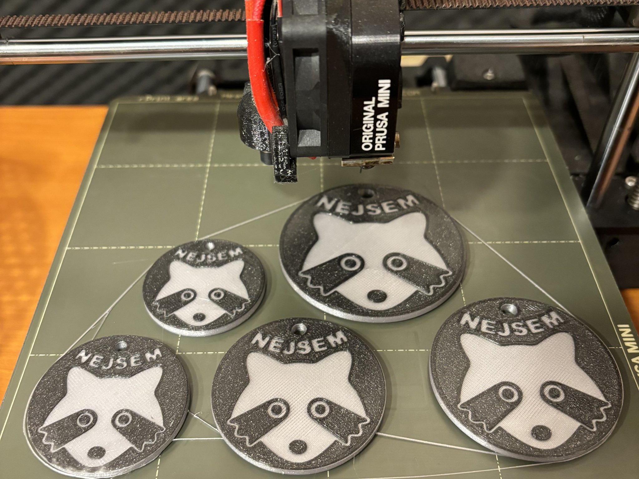 Huy hiệu Nebud myval