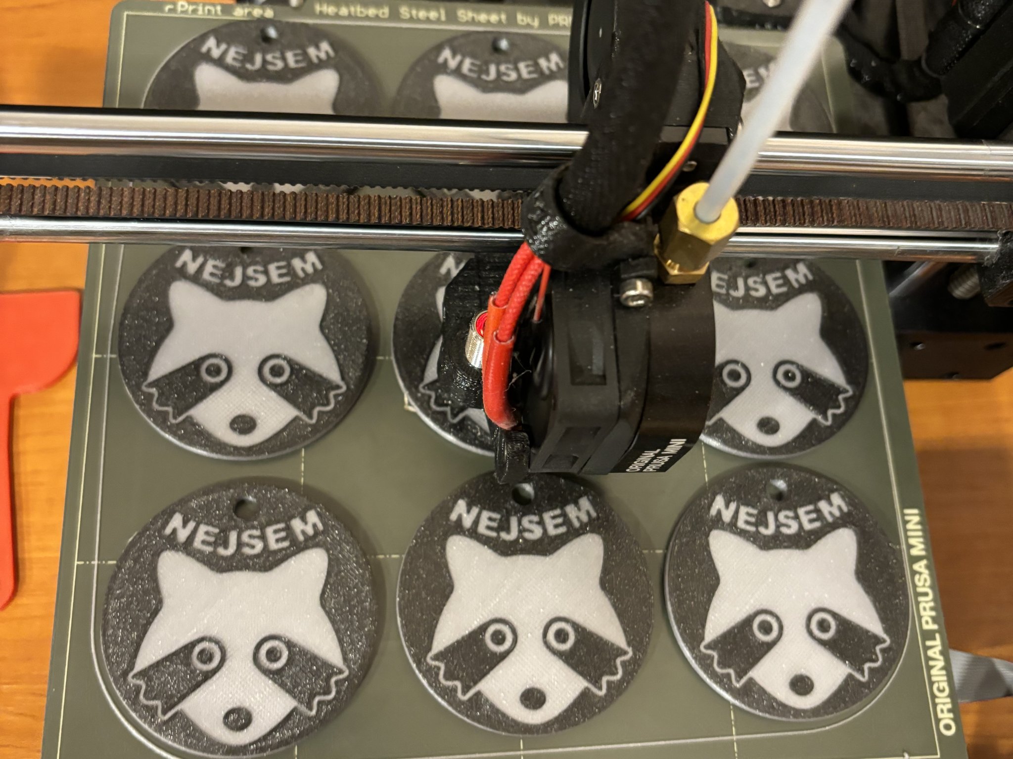 Huy hiệu Nebud myval