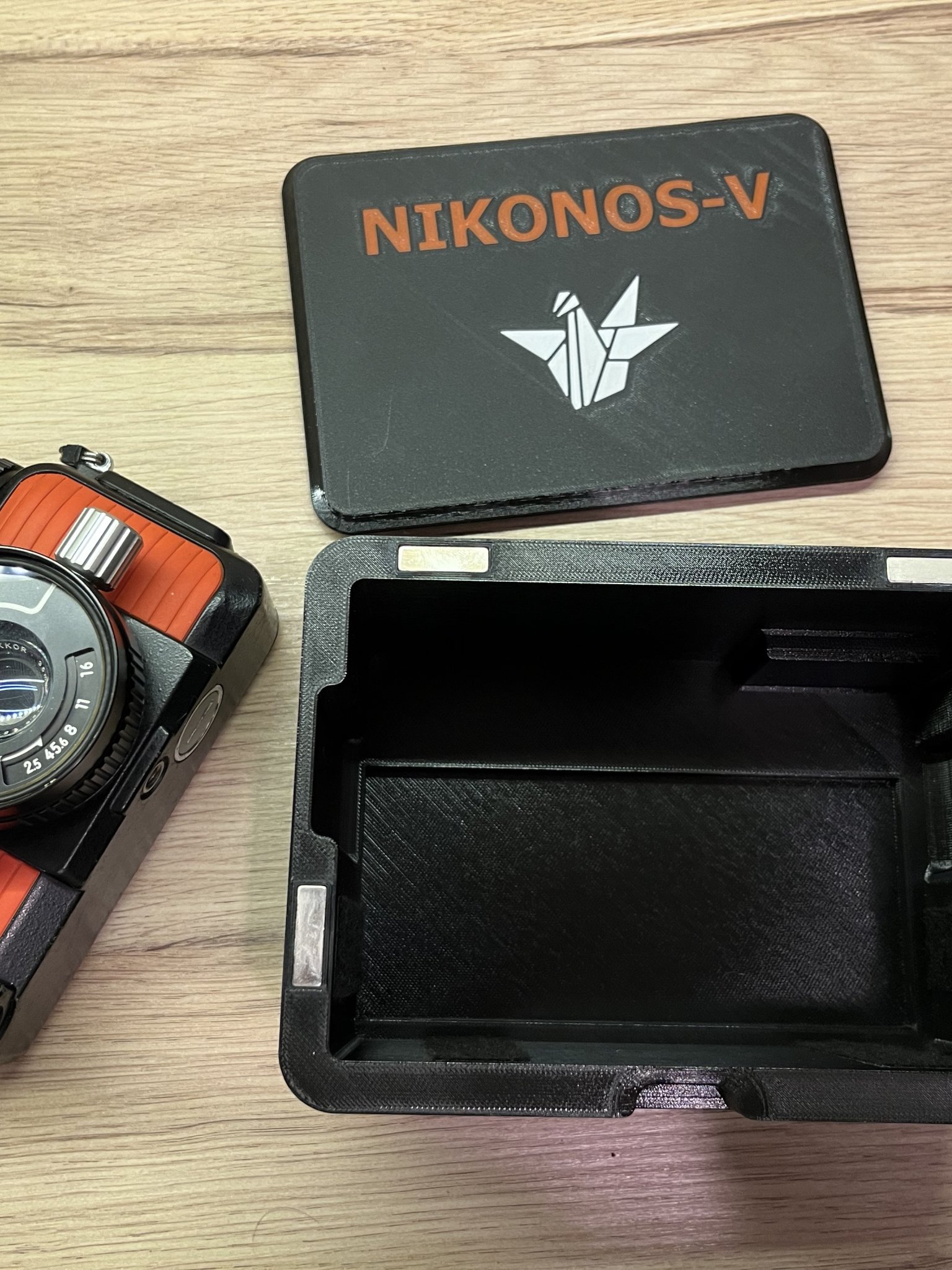 Tiêu đề Nikonos V Box Tổng hợp Đây là hộp đựng máy ảnh Nik