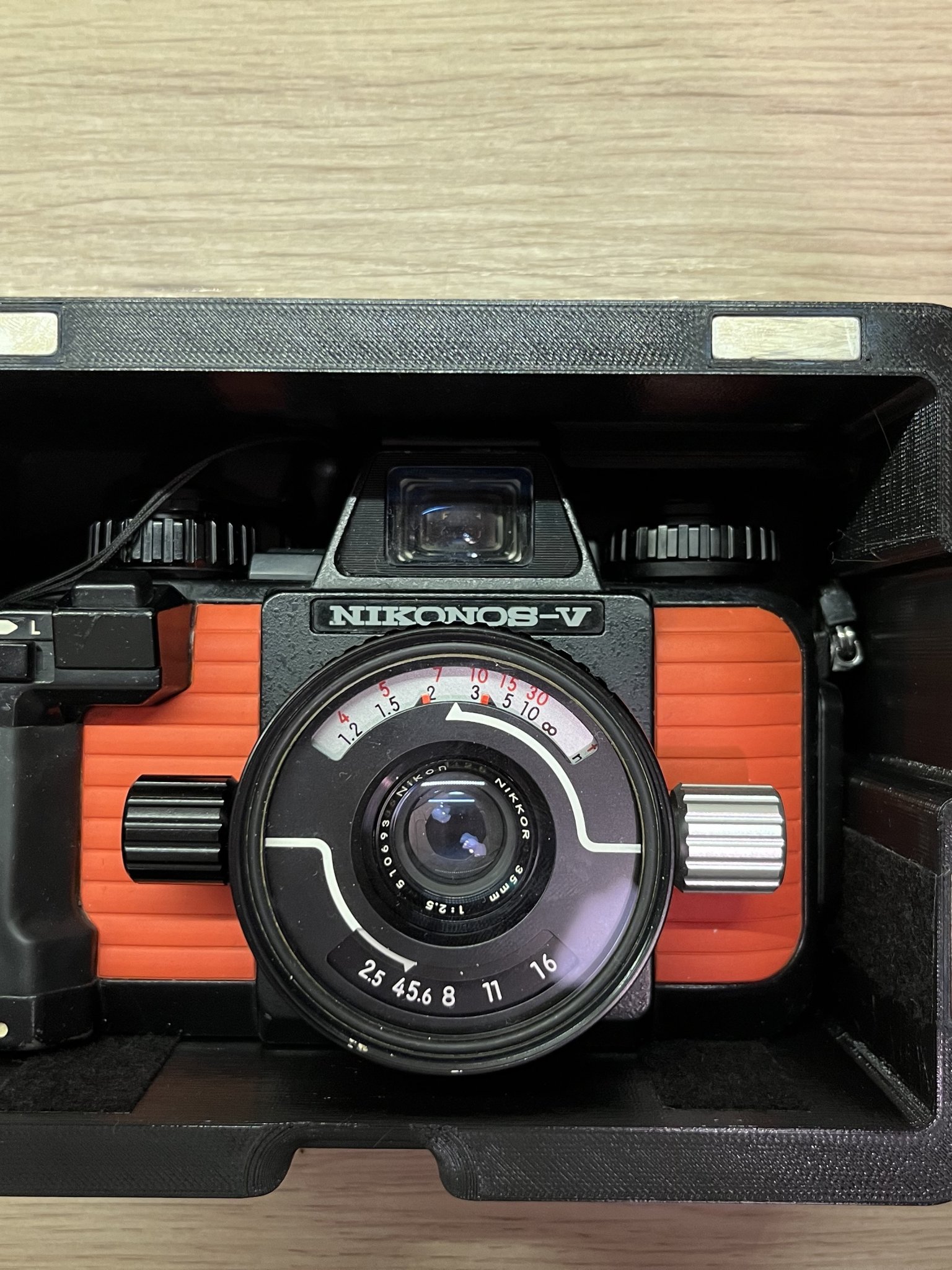 Tiêu đề Nikonos V Box Tổng hợp Đây là hộp đựng máy ảnh Nik