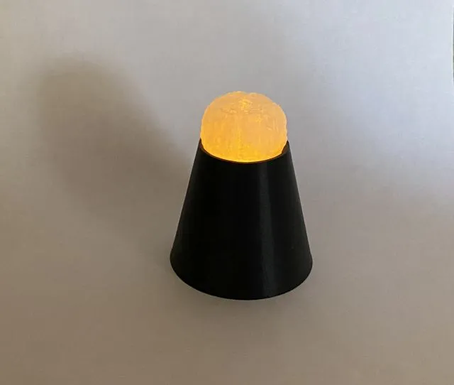 Bộ Não Phát Sáng Trên Bệ