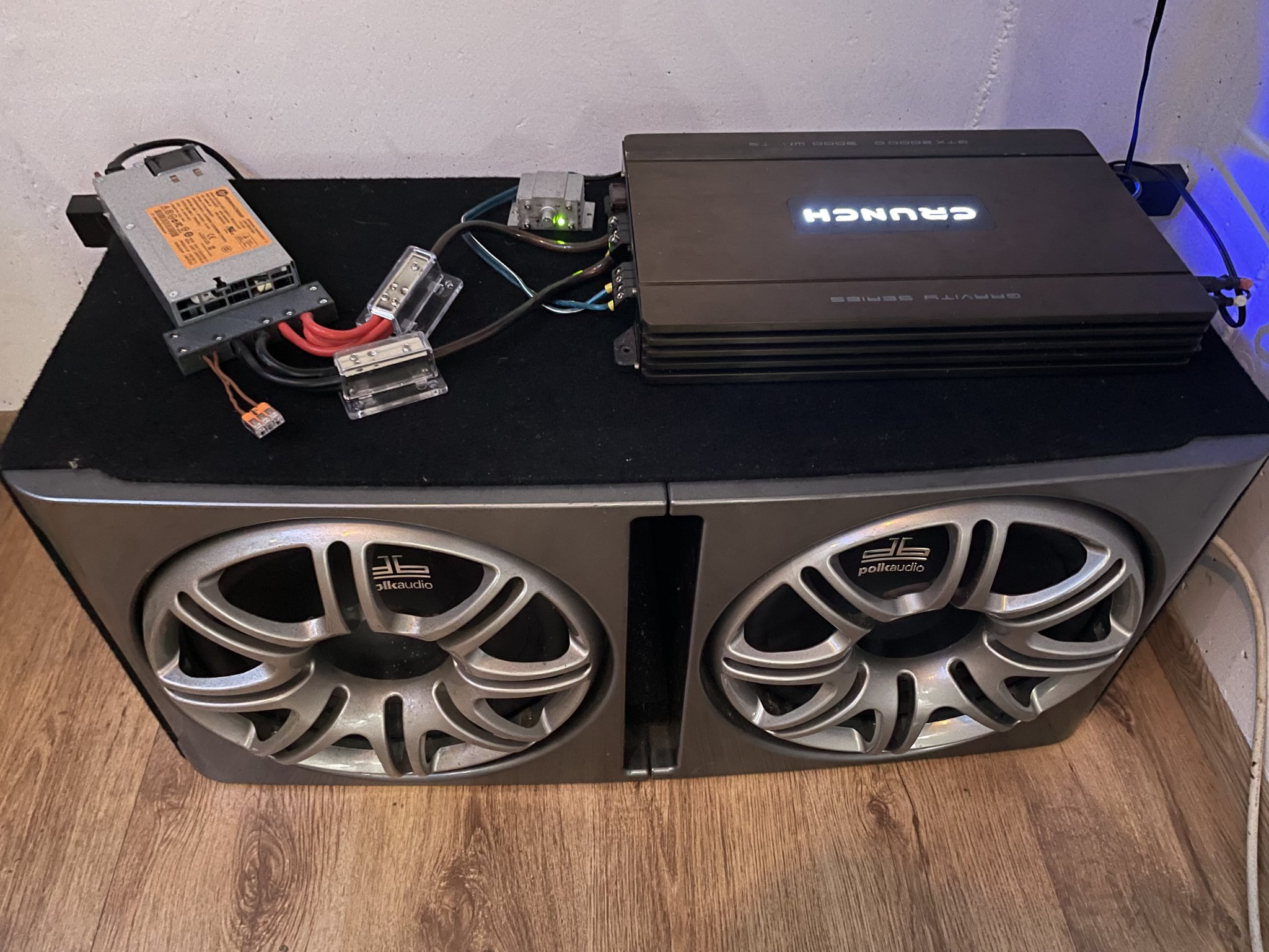 Server Power-Supply Plug for CAR-HIFI