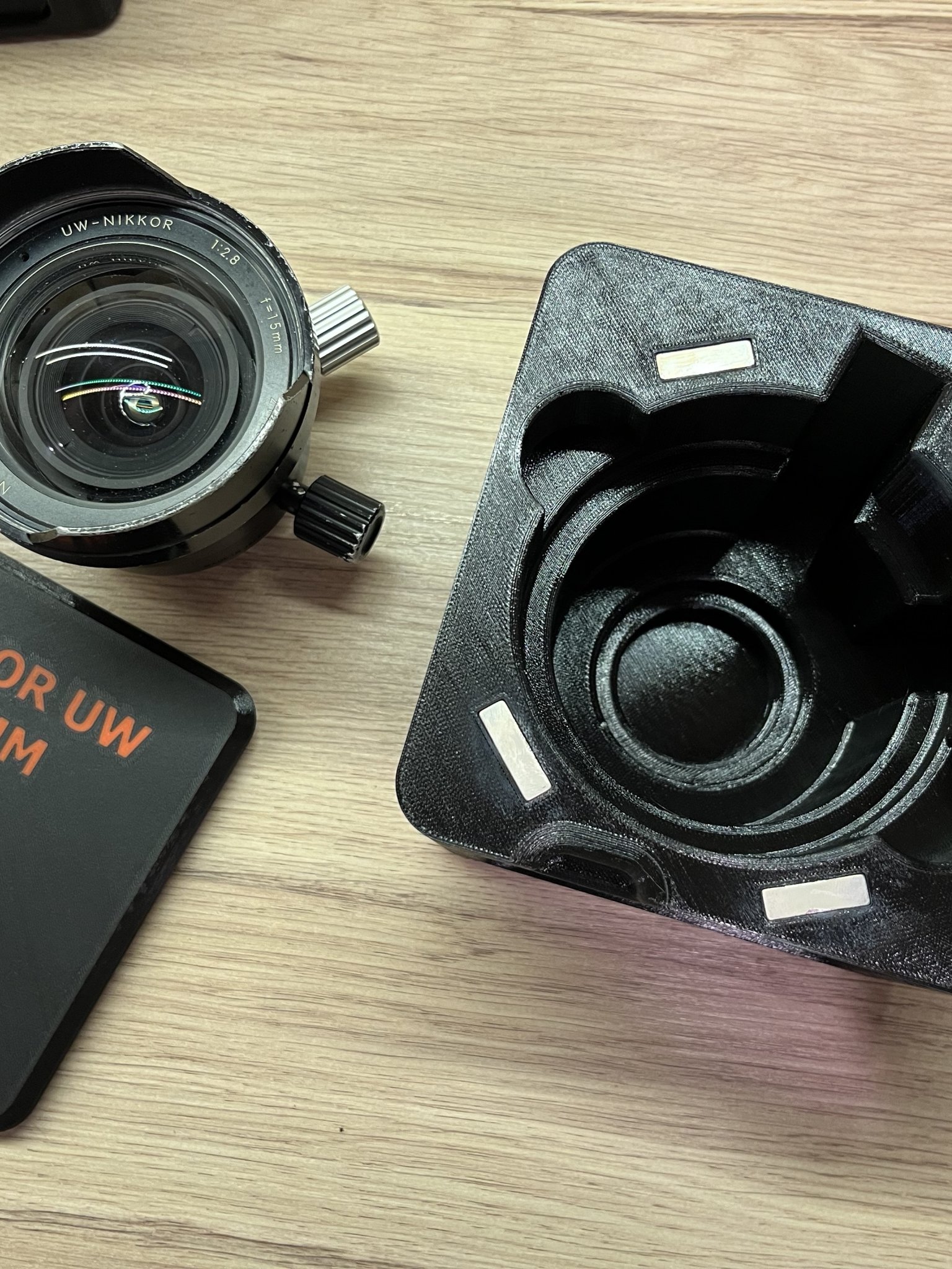 Tiêu đề Hộp đựng ống kính UW-Nikkor 15mm Ống kính Nikon 15mm R