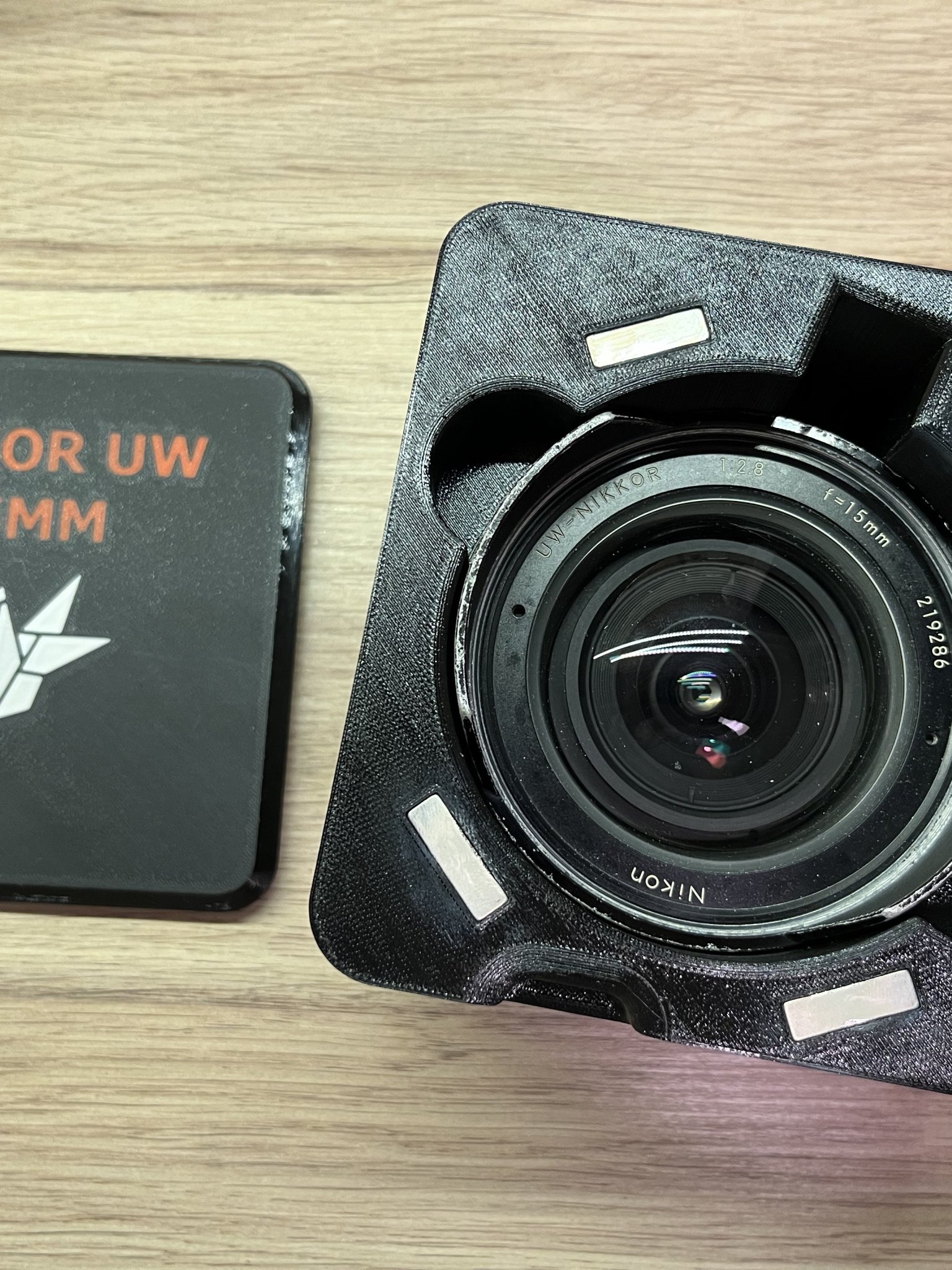 Tiêu đề Hộp đựng ống kính UW-Nikkor 15mm Ống kính Nikon 15mm R