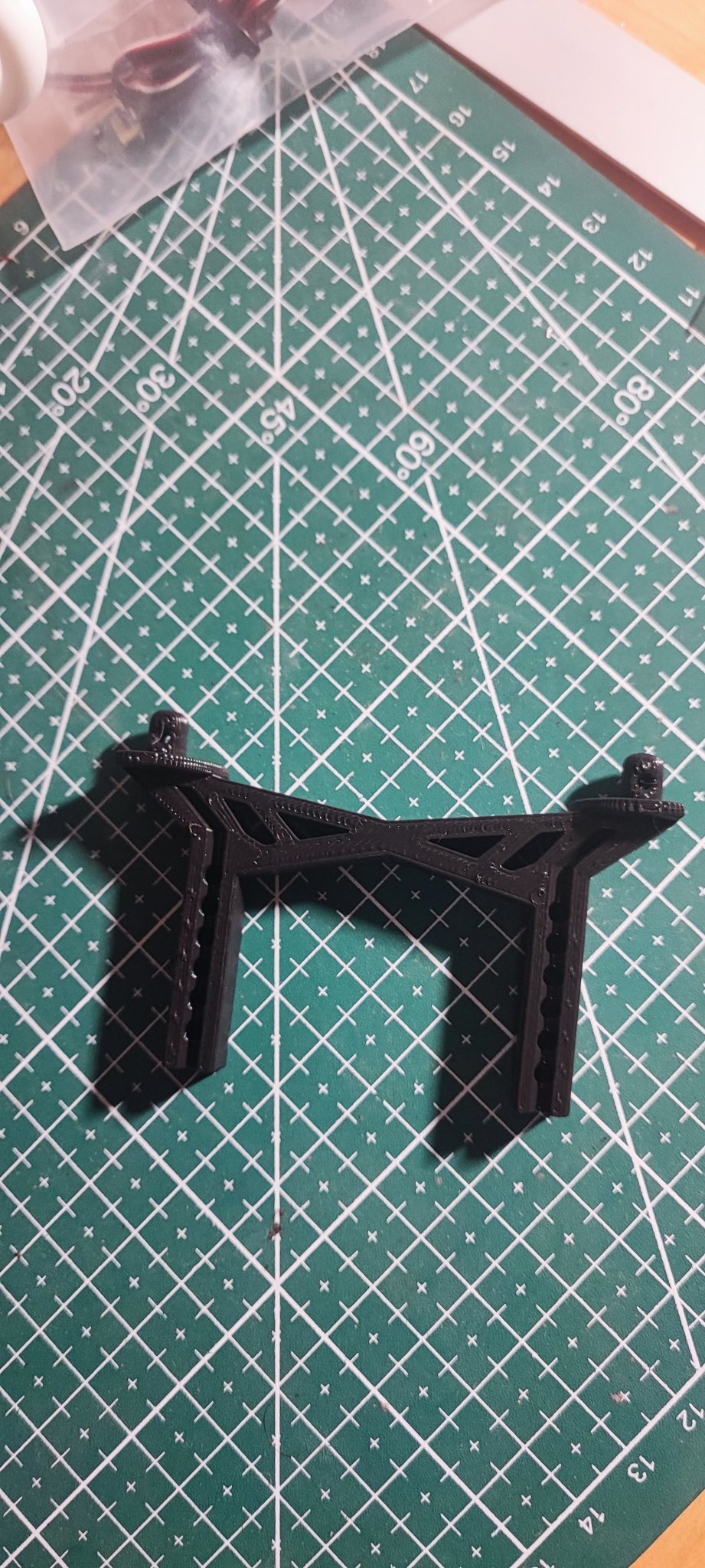 TRX4 - Trụ gắn thân xe phía trước