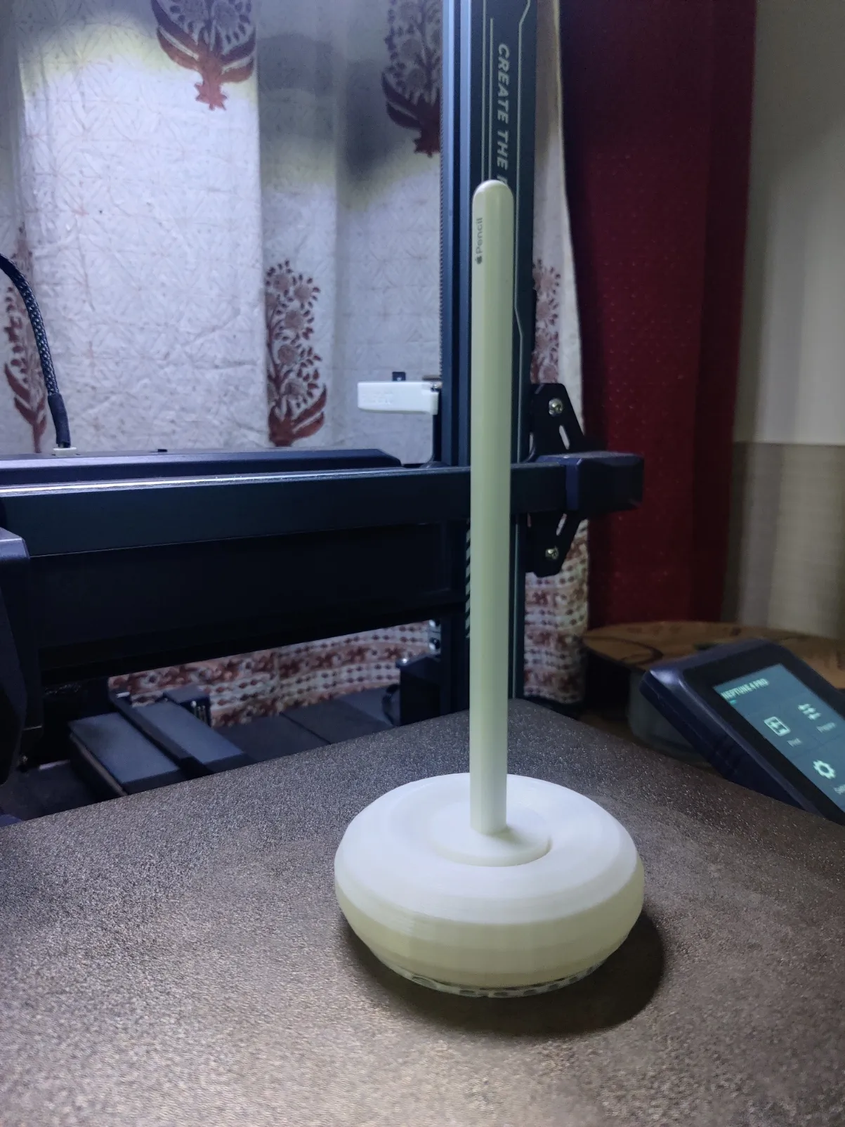 Tiêu đề Đế bút Apple Tóm tắt Làm một giá đỡ bút chì táo