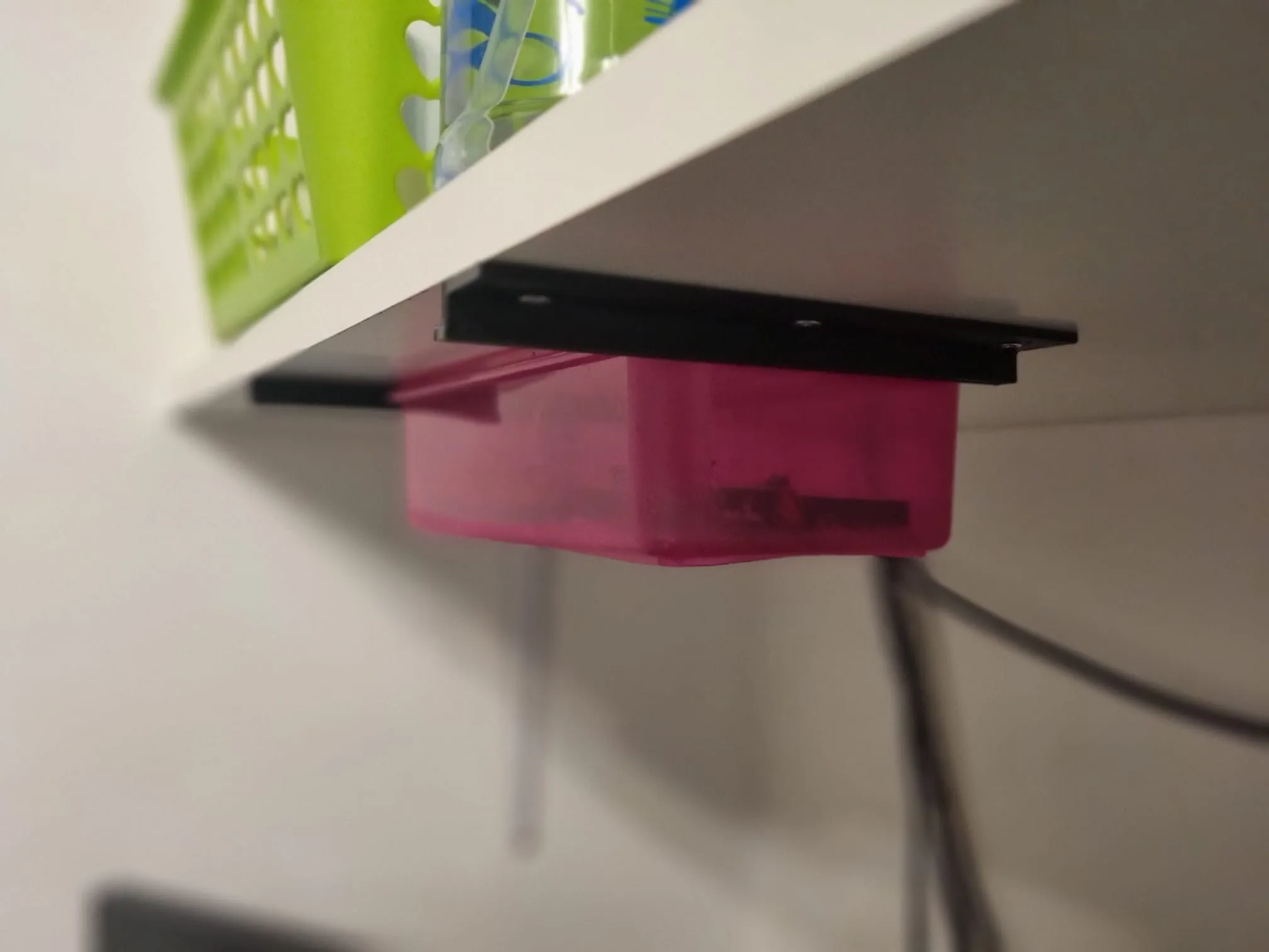 Tiêu đề Box Halterung Tóm tắt Eine Halterung Führung für eine Box