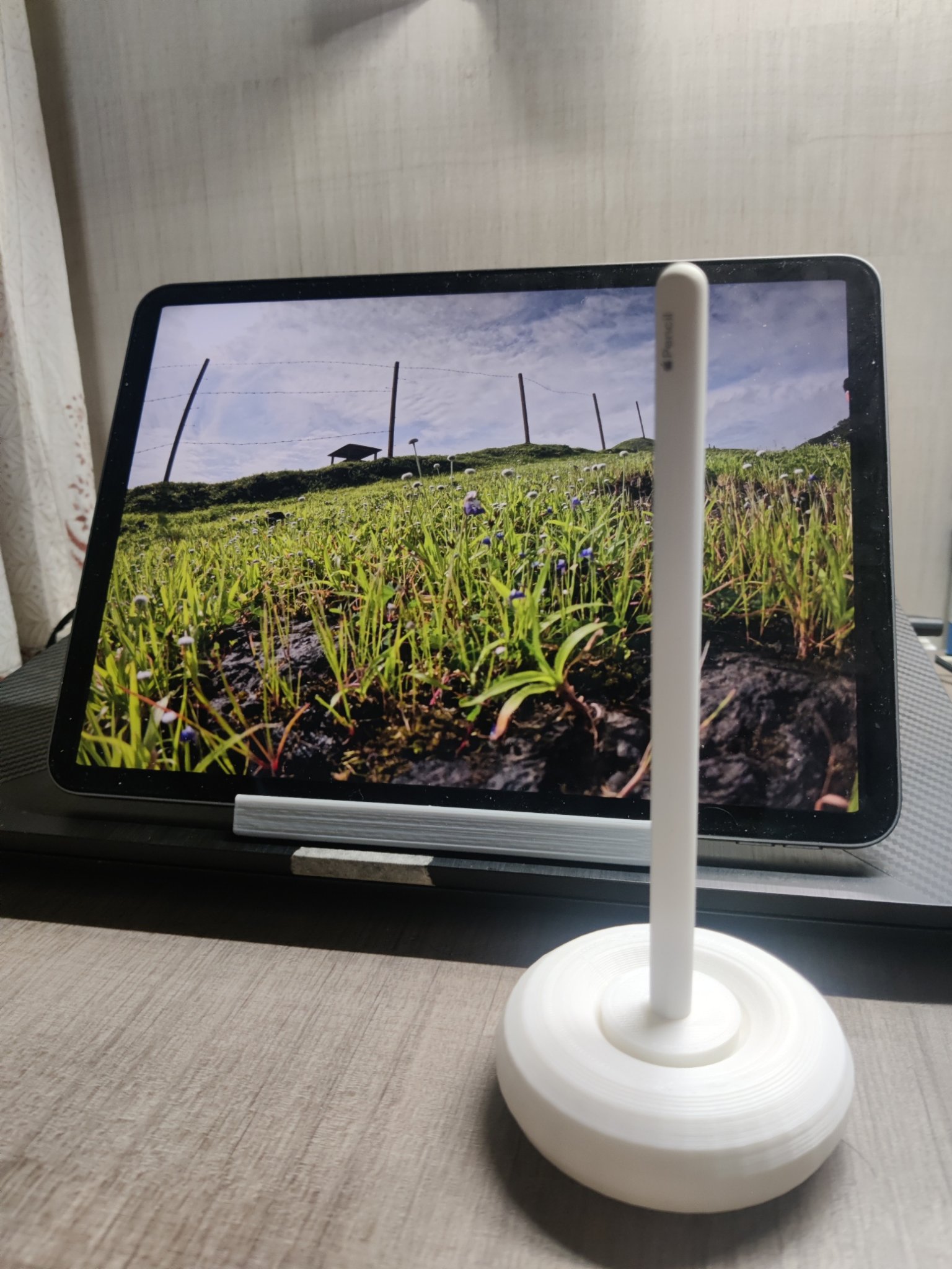 Tiêu đề Đế bút Apple Tóm tắt Làm một giá đỡ bút chì táo