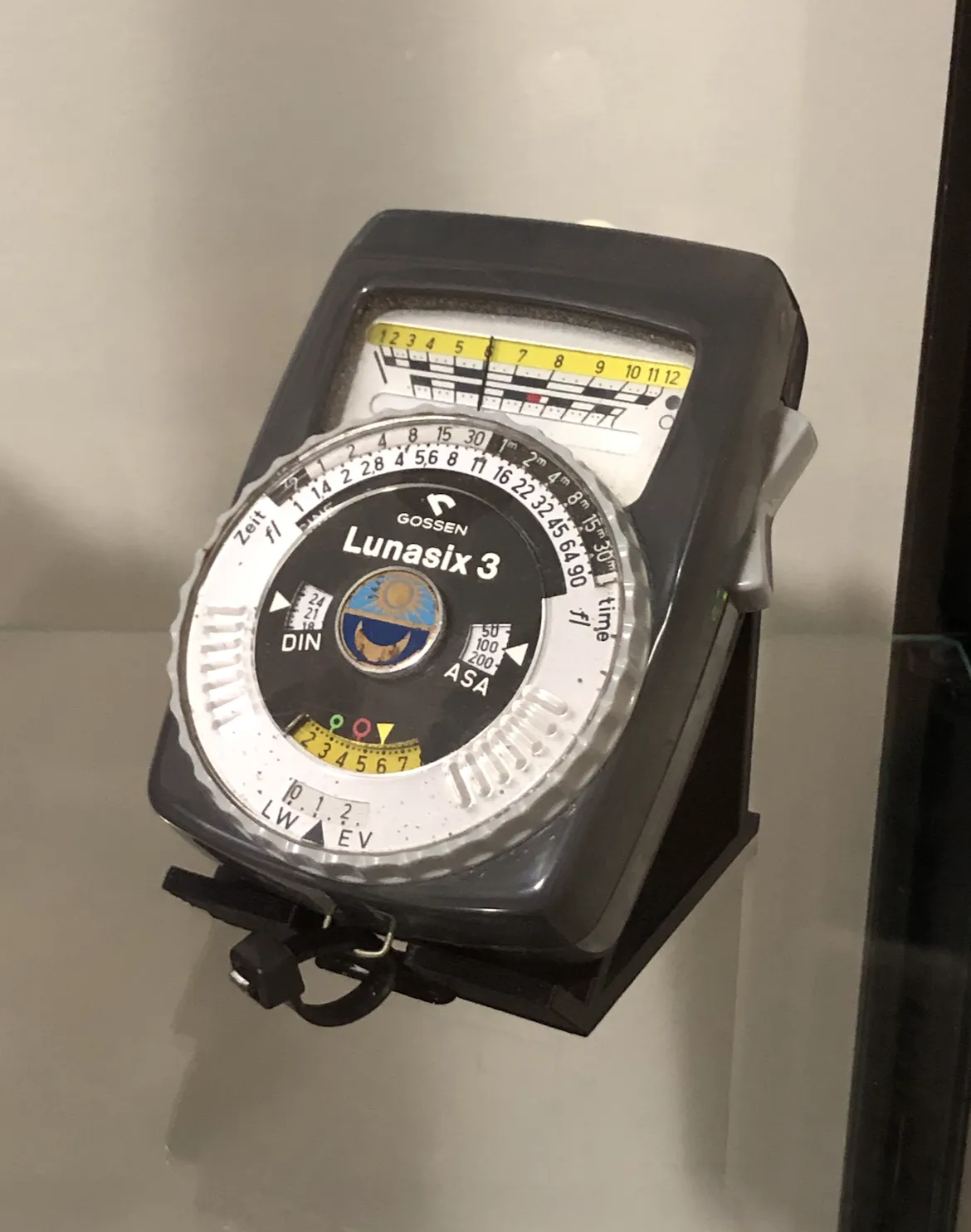 Tiêu đề Đế trưng bày đồng hồ đo ánh sáng Gossen Lunasix 3 Tó