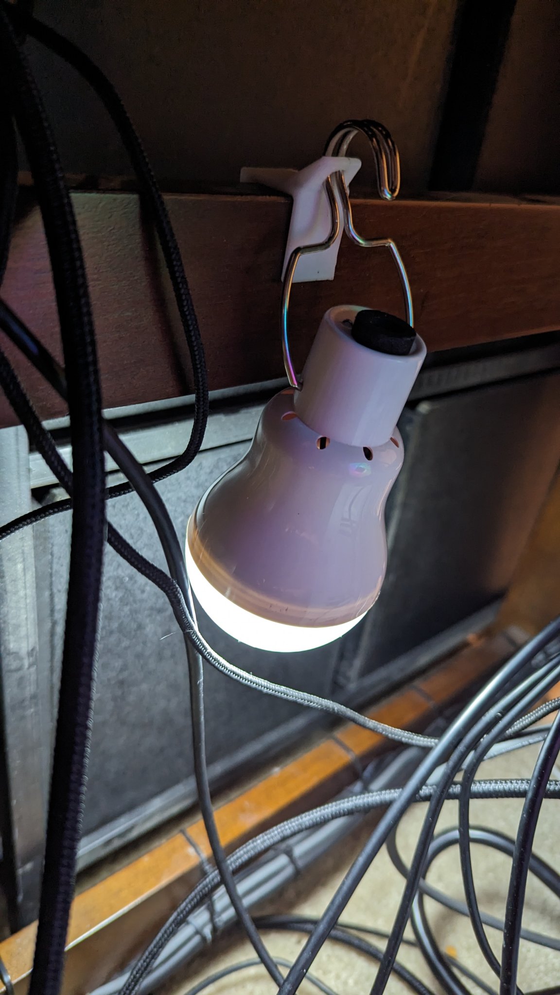 Tiêu đề Móc treo đèn LED di động và có thể sạc lại cho loại