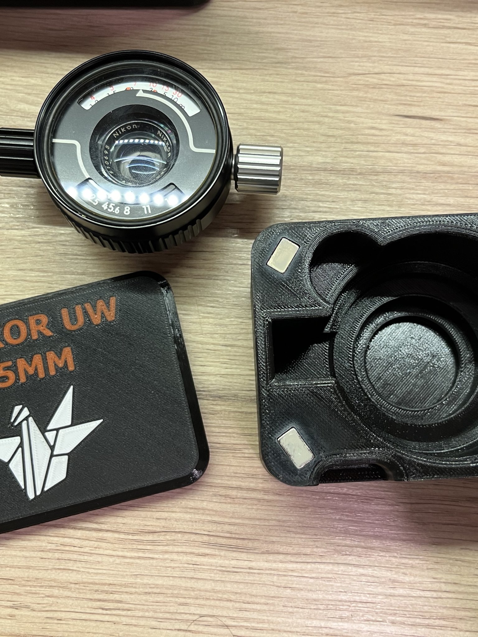 Tiêu đề Hộp đựng ống kính UW-Nikkor 35mm Ống kính Nikon 35mm