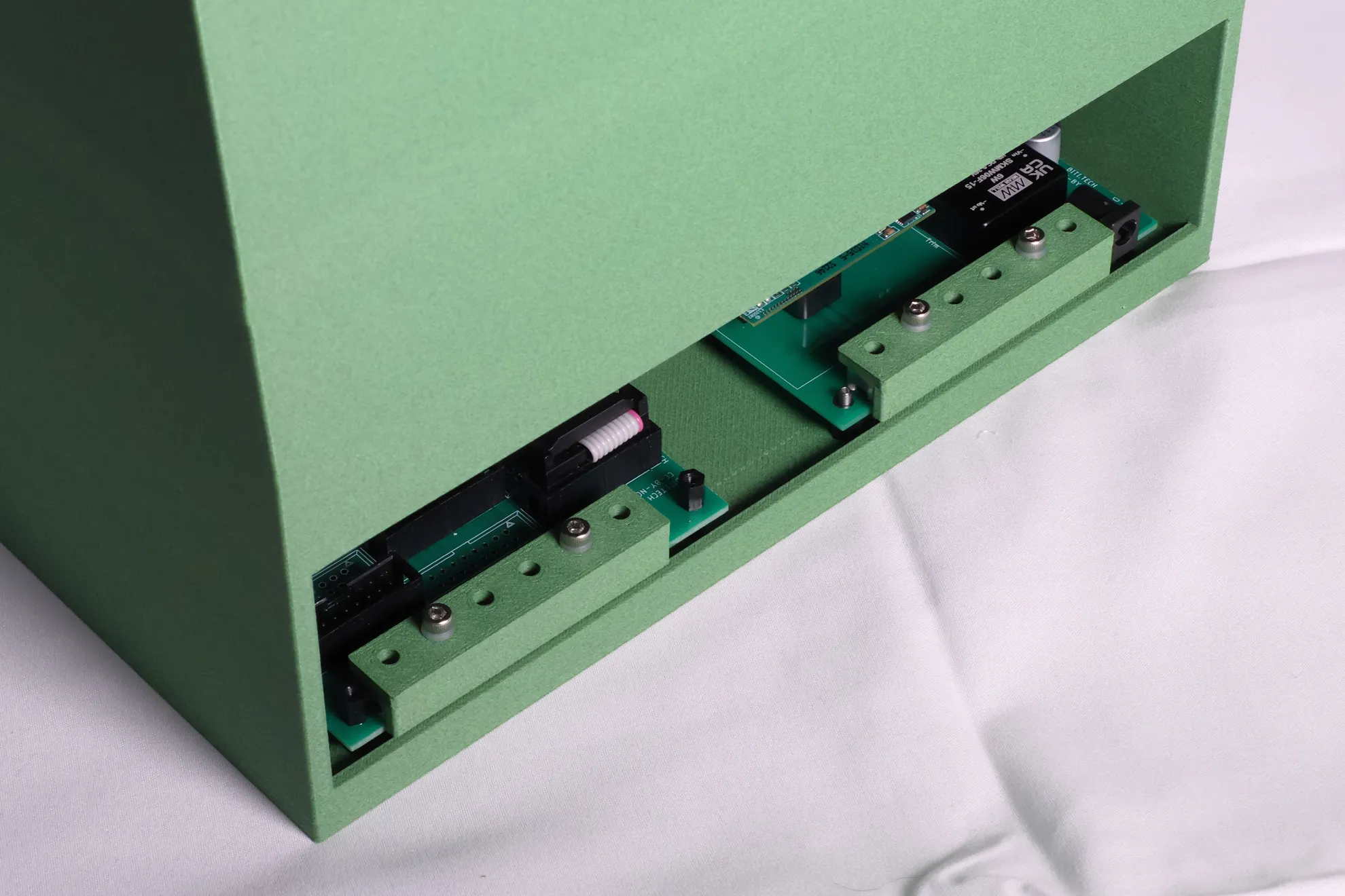 Tiêu đề TINYRACK EURORACK CASE VỚI PCB ĐIỆN Tóm tắt tinyrack