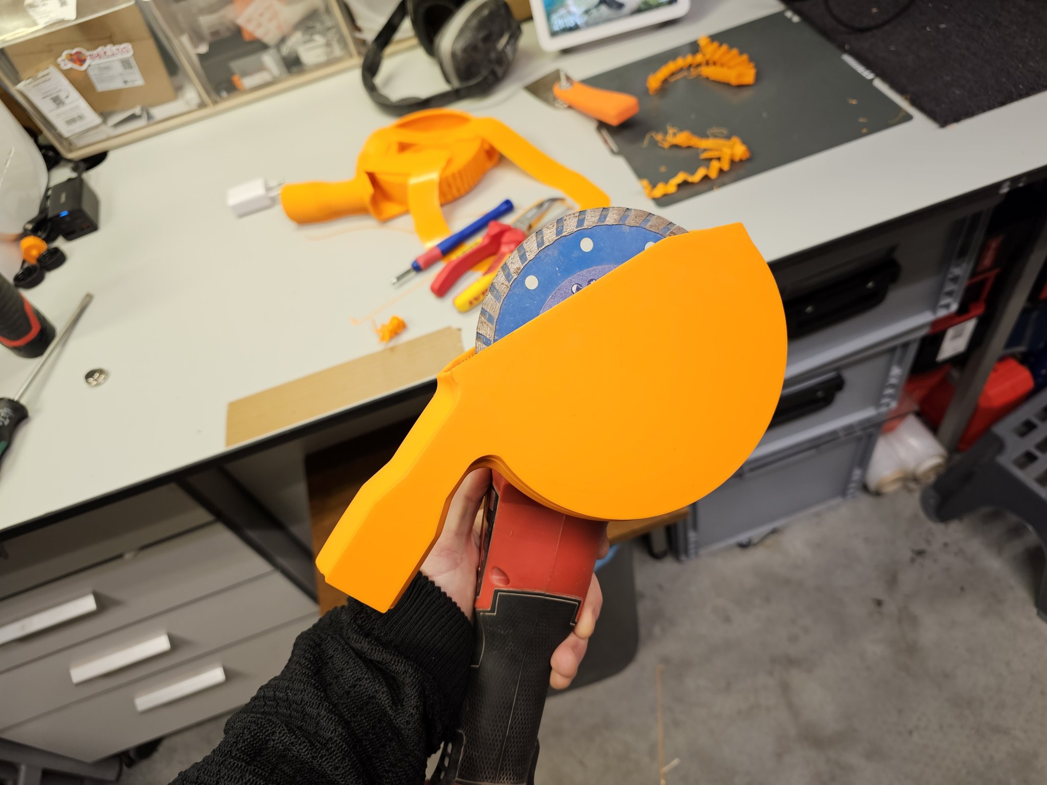 Phụ kiện hút bụi cho máy mài góc Milwaukee M18 FSAG