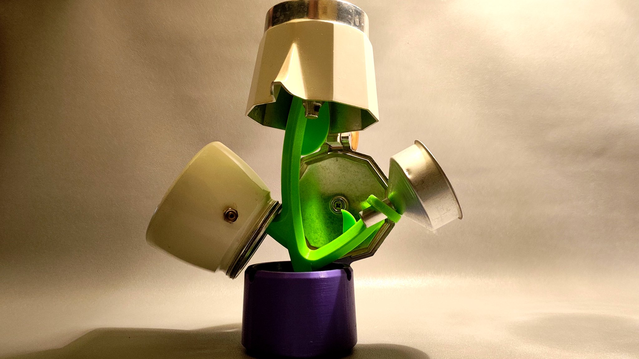 Tiêu đề Bình giữ nhiệt Moka Gạt tàn Tóm tắt Một chiếc gi