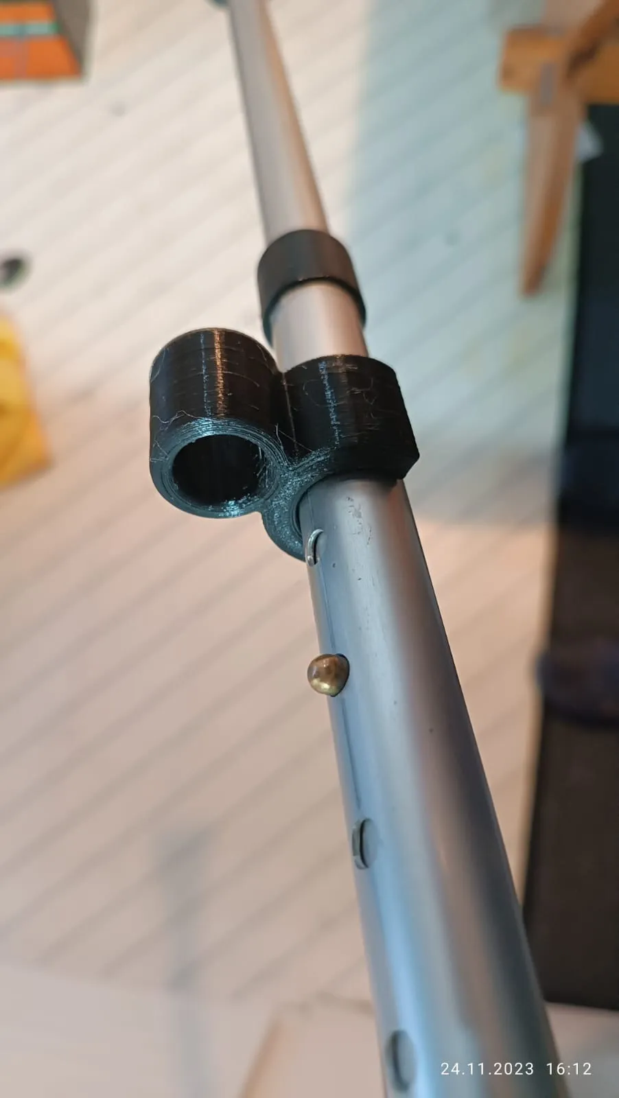 Tiêu đề Klemmen für Gehhilfen Tóm tắt Klemmen um Zange an Krücken zu