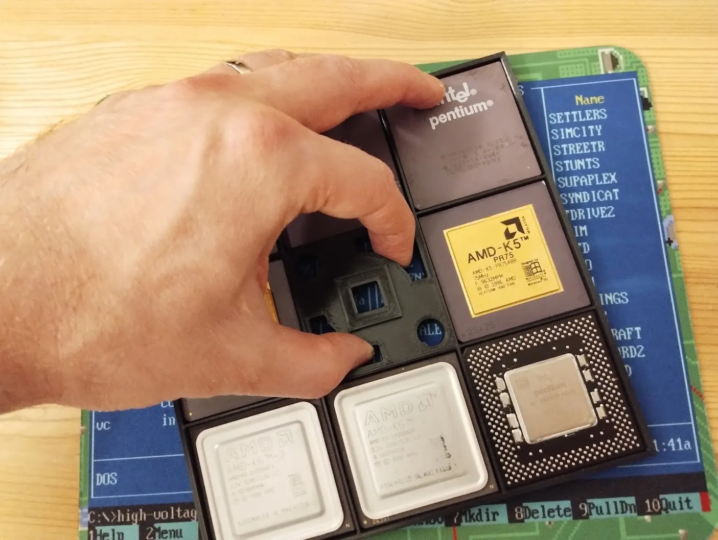 Tiêu đề Khaygiá đỡ CPU nhỏ và có thể xếp chồng lên nhau 48