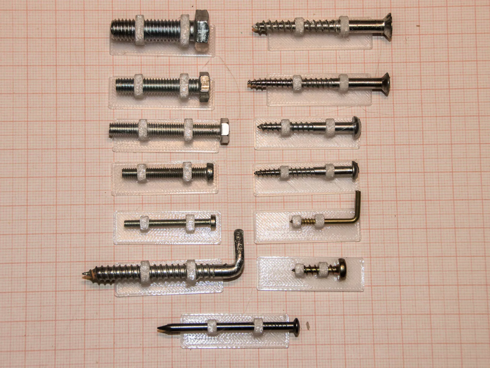 Nhãn hiệu cho tủ đựng đồ phụ tùng nhỏ