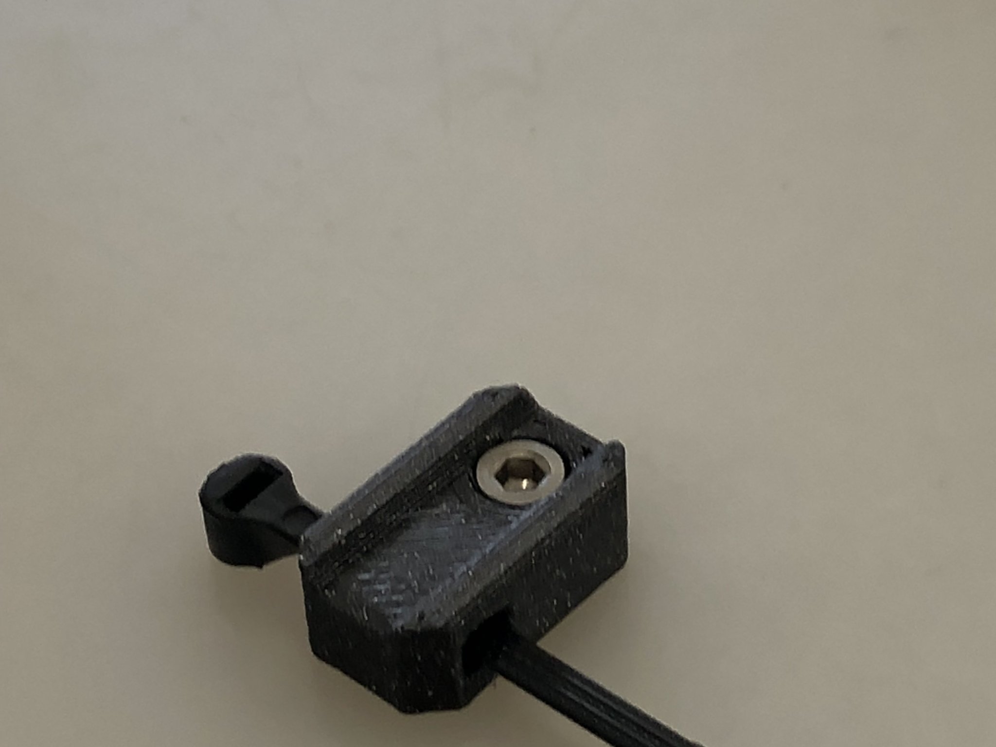 Tiêu đề Kẹp cà vạt có khóa kéo Tóm tắt Đây là kẹp buộc