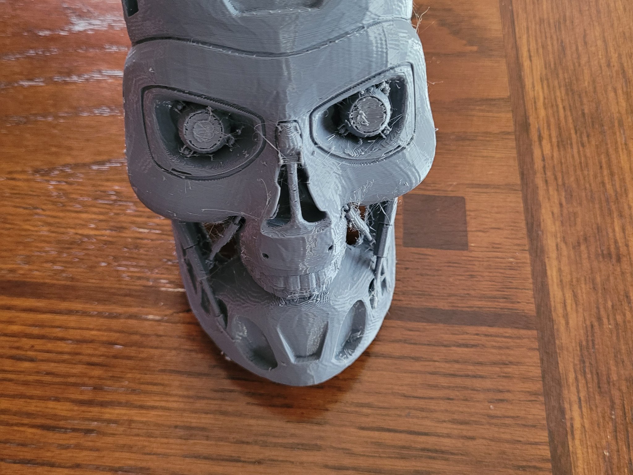 Tiêu đề T-800 Head Piggy Bank Tóm tắt Một con heo đất rất linh