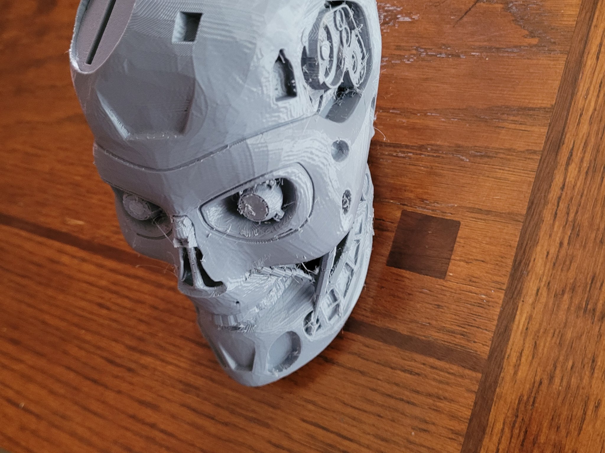 Tiêu đề T-800 Head Piggy Bank Tóm tắt Một con heo đất rất linh