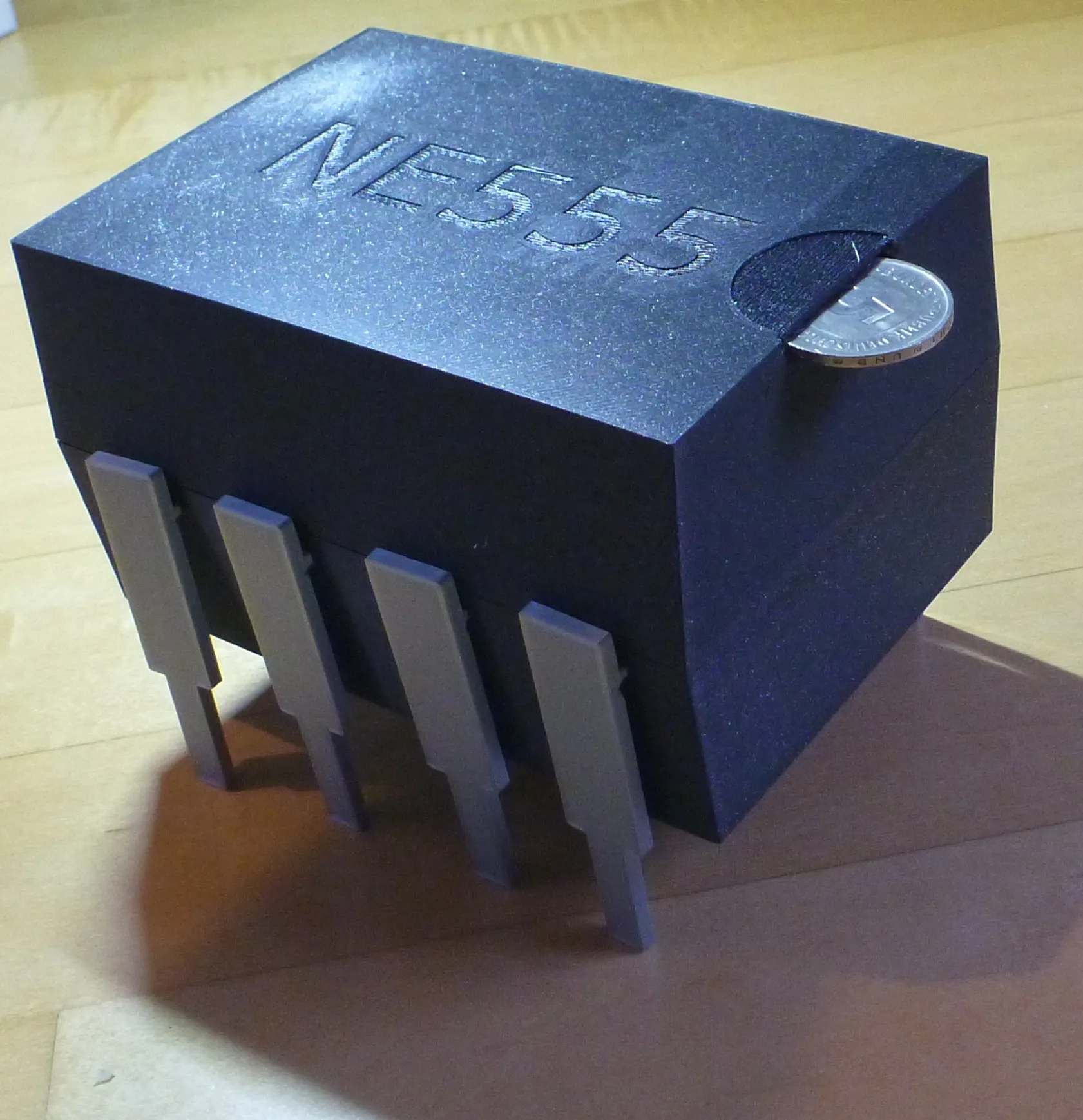 Tiêu đề heo đấtSparschwein NE555 Tóm tắt Một con heo đất trô