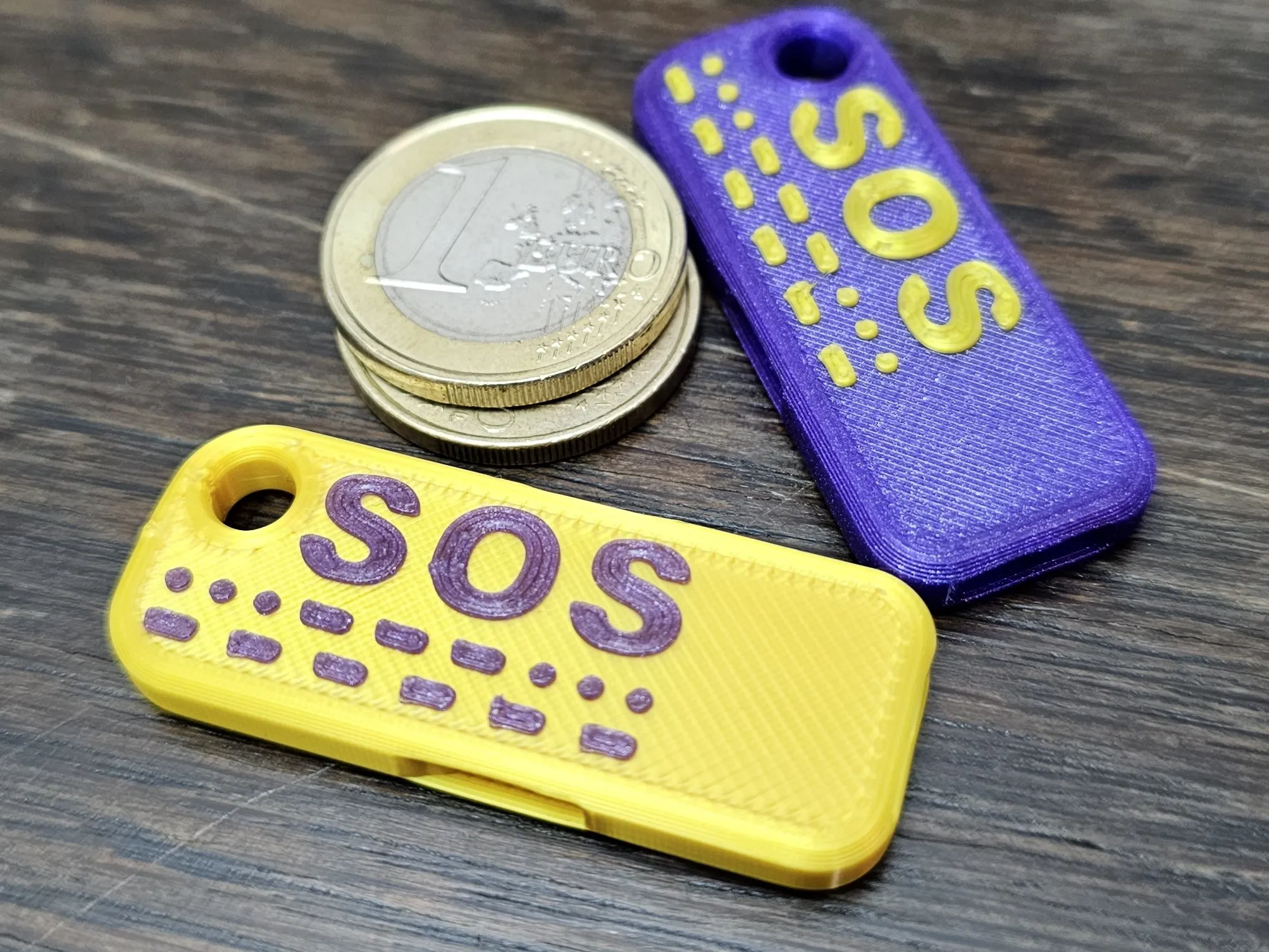 Tiêu đề Tiny SOS Whistle Tóm tắt Còi khẩn cấp có móc khóa rấ