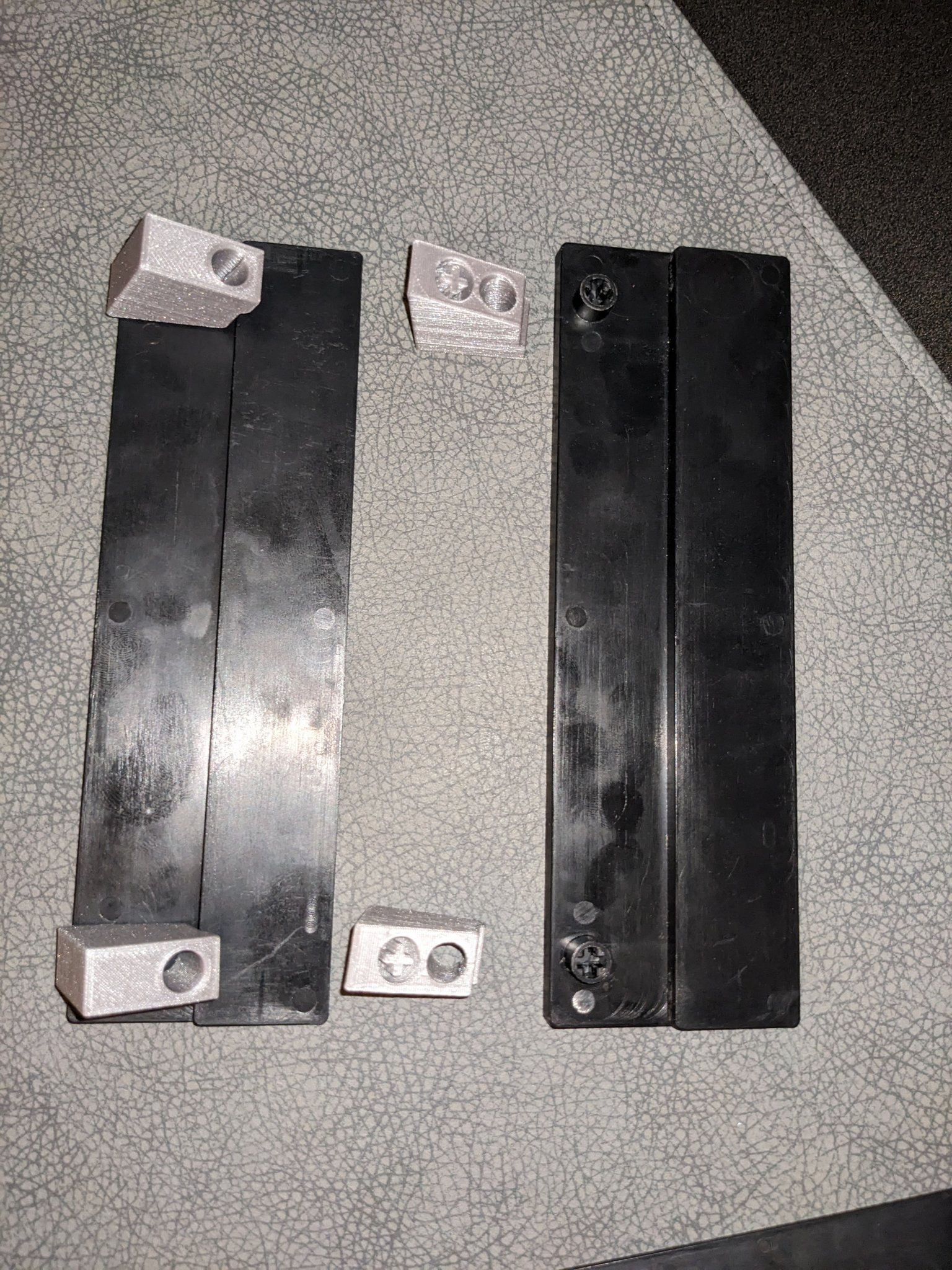 Tiêu đề Người giữ cốc Rummy Tóm tắt Các phích cắm nhỏ dà