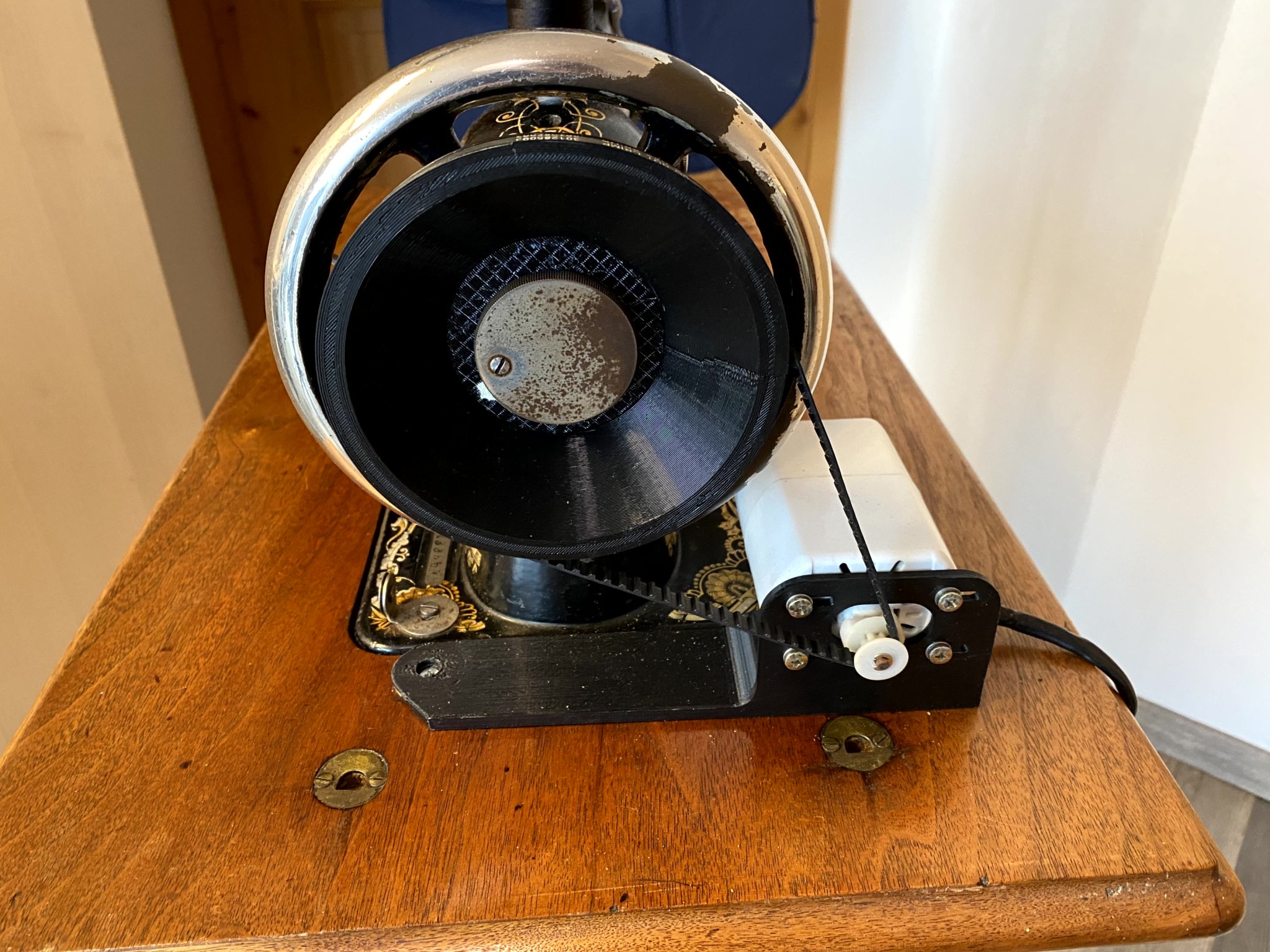 Tiêu đề Ròng rọc và giá đỡ động cơ cho máy may Singer cũ Tó