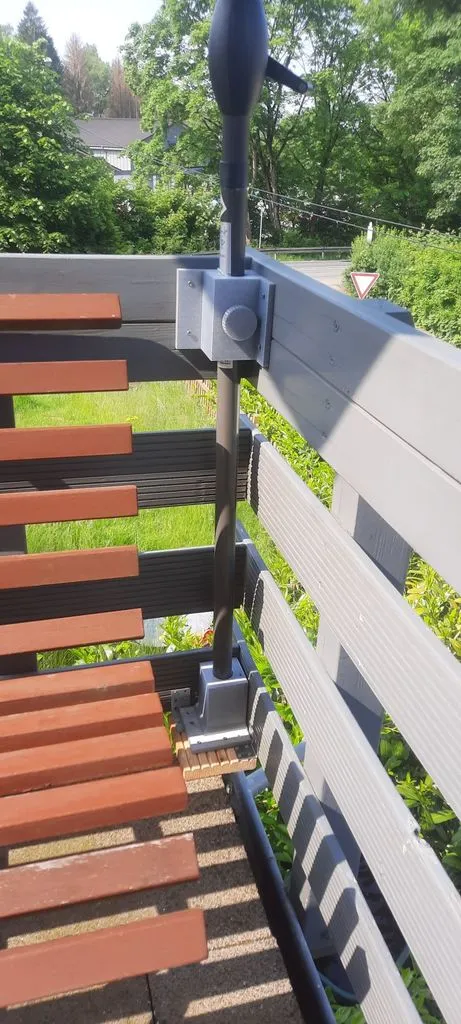 Sun umbrella stand for corner