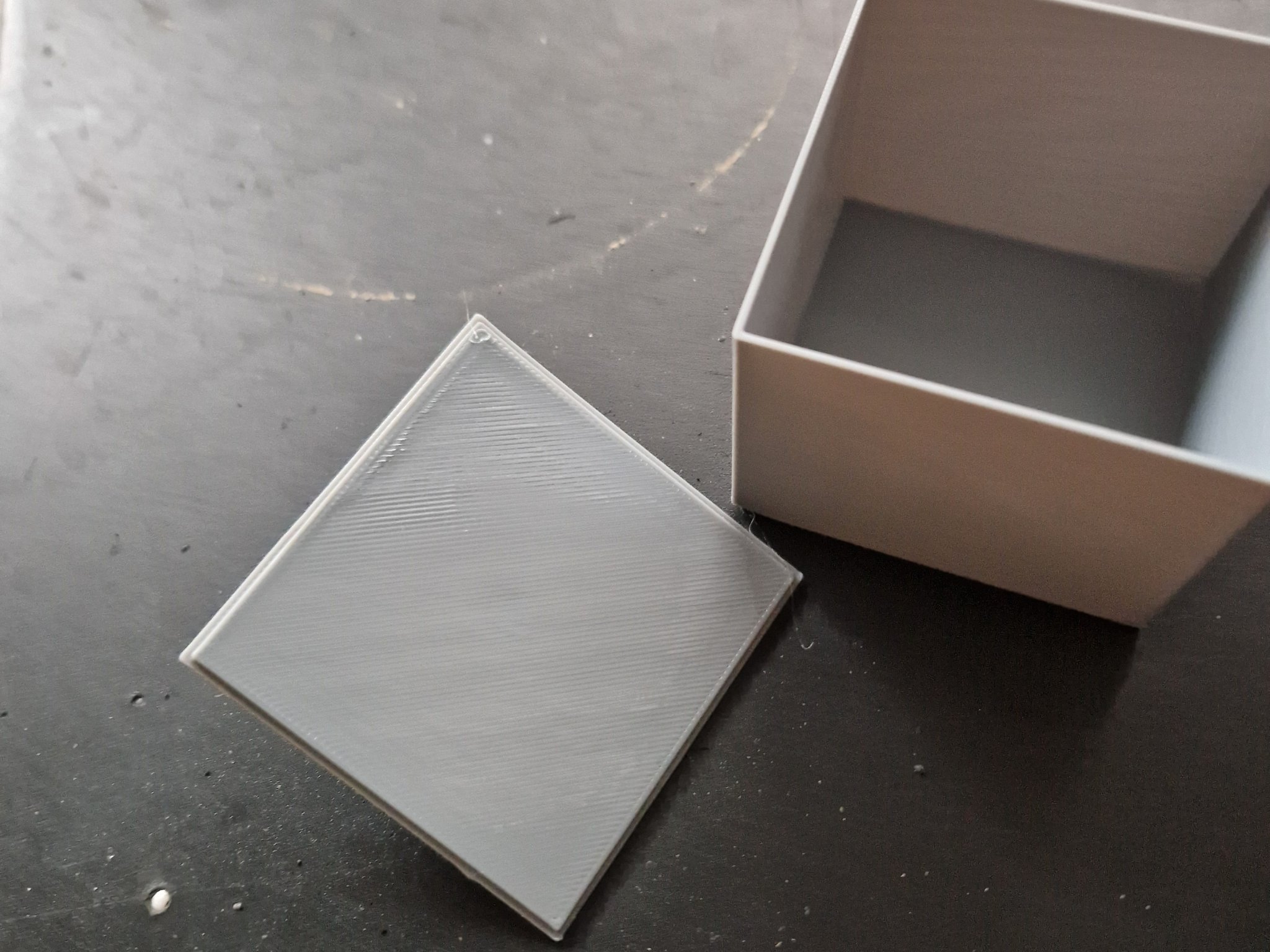 Tiêu đề Eckige Dose mit Deckel 60 x 60 x60mm Tóm tắt kleine Liều lư