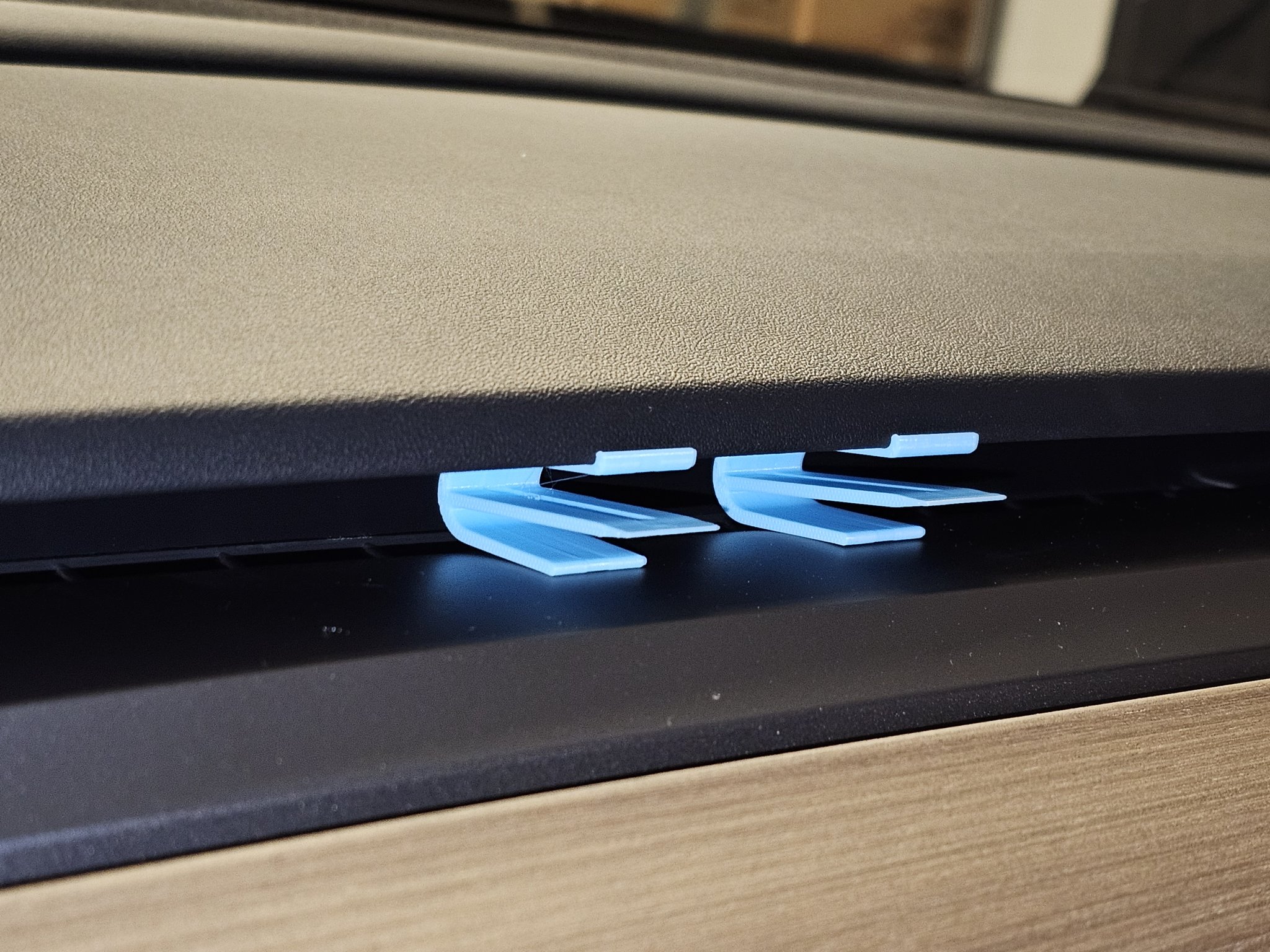 Kẹp Tản Nhiệt/Làm Thơm Cho Xe Tesla