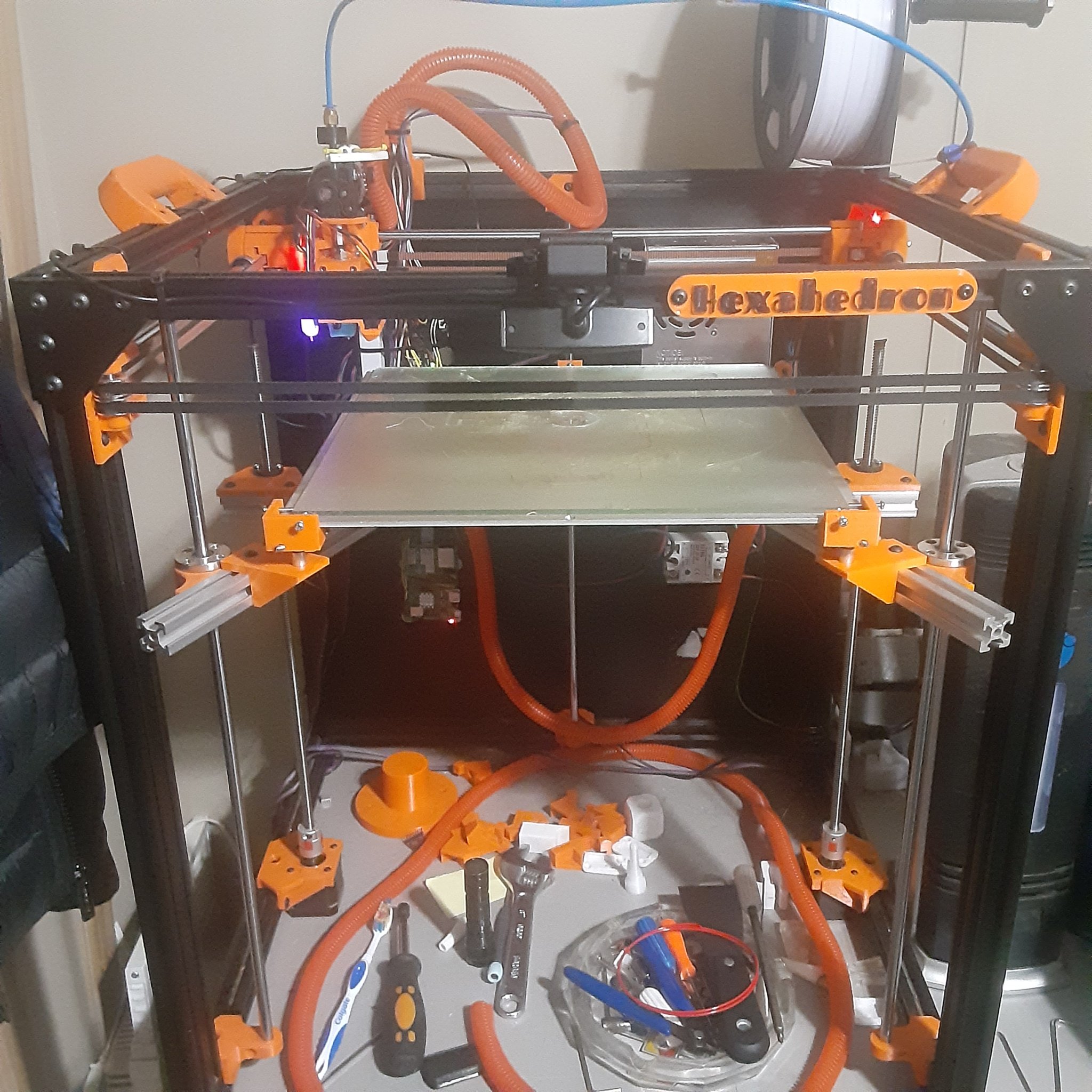 Tiêu đề HEXAHEDRON Tóm tắt Quan điểm của tôi về máy in 3D cor