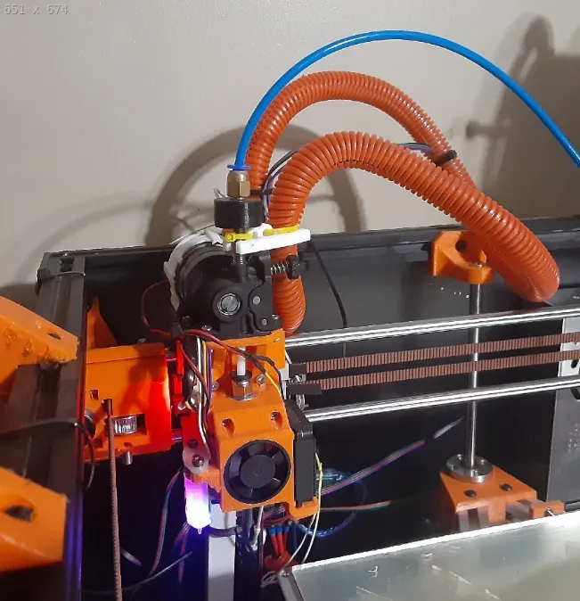 Tiêu đề HEXAHEDRON Tóm tắt Quan điểm của tôi về máy in 3D cor