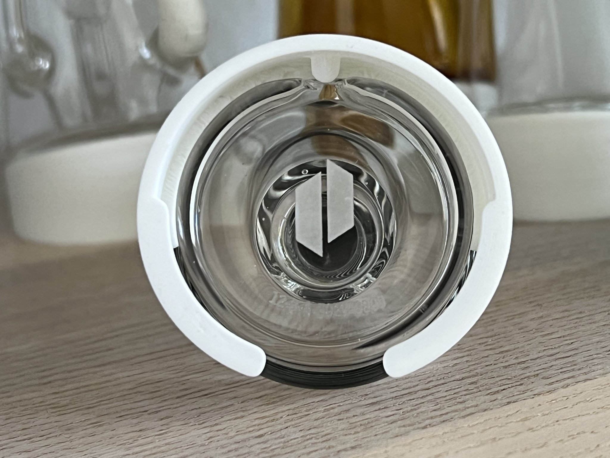 Tiêu đề Đế kính Puffco Peak Tóm tắt Giữ ly của bạn thẳng đ