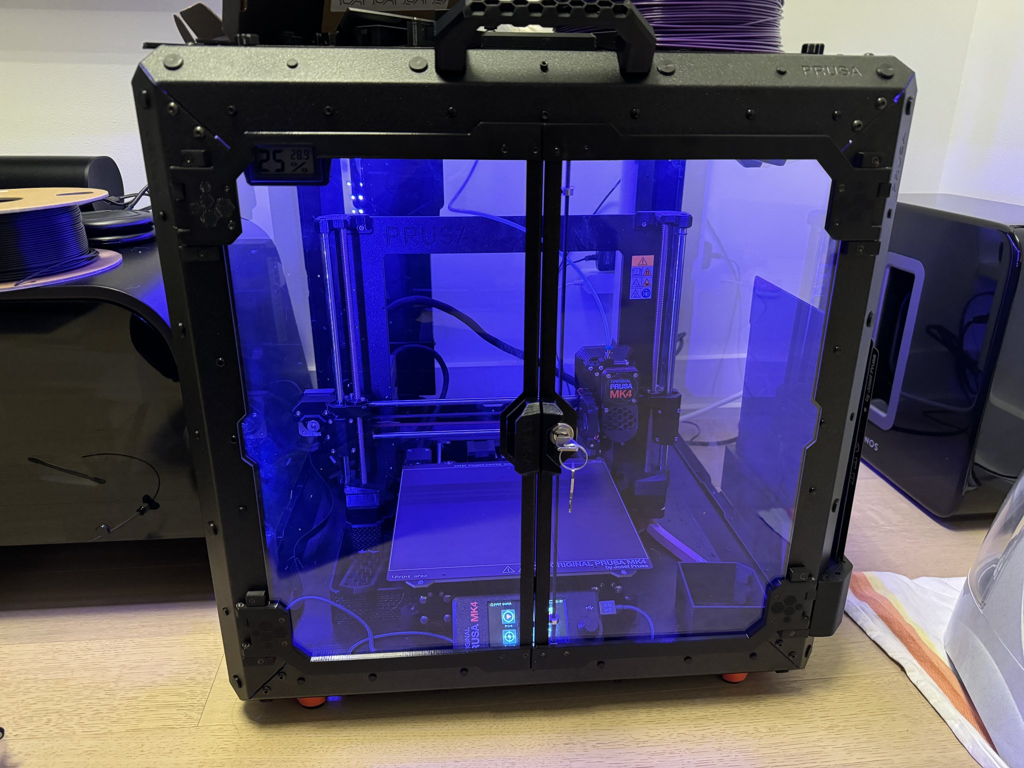 Thanh Dẫn Hướng Dày Hơn Để Gia Cố Bản Lề Cửa Cho Tủ Prusa Có Khóa Cơ Khí