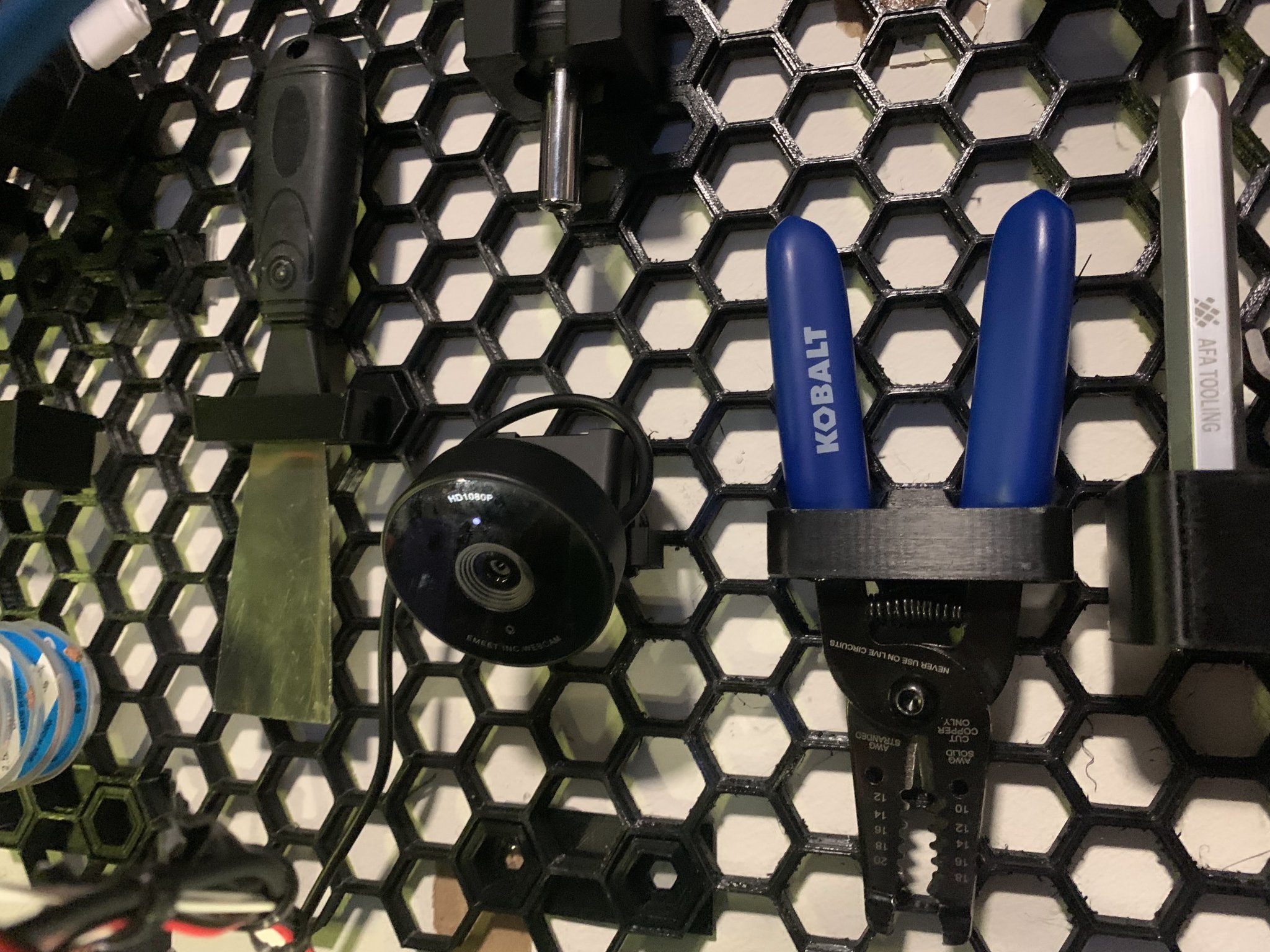 Tiêu đề Giá treo webcam emeet HCW Tóm tắt giữ webcam dựa vào tư