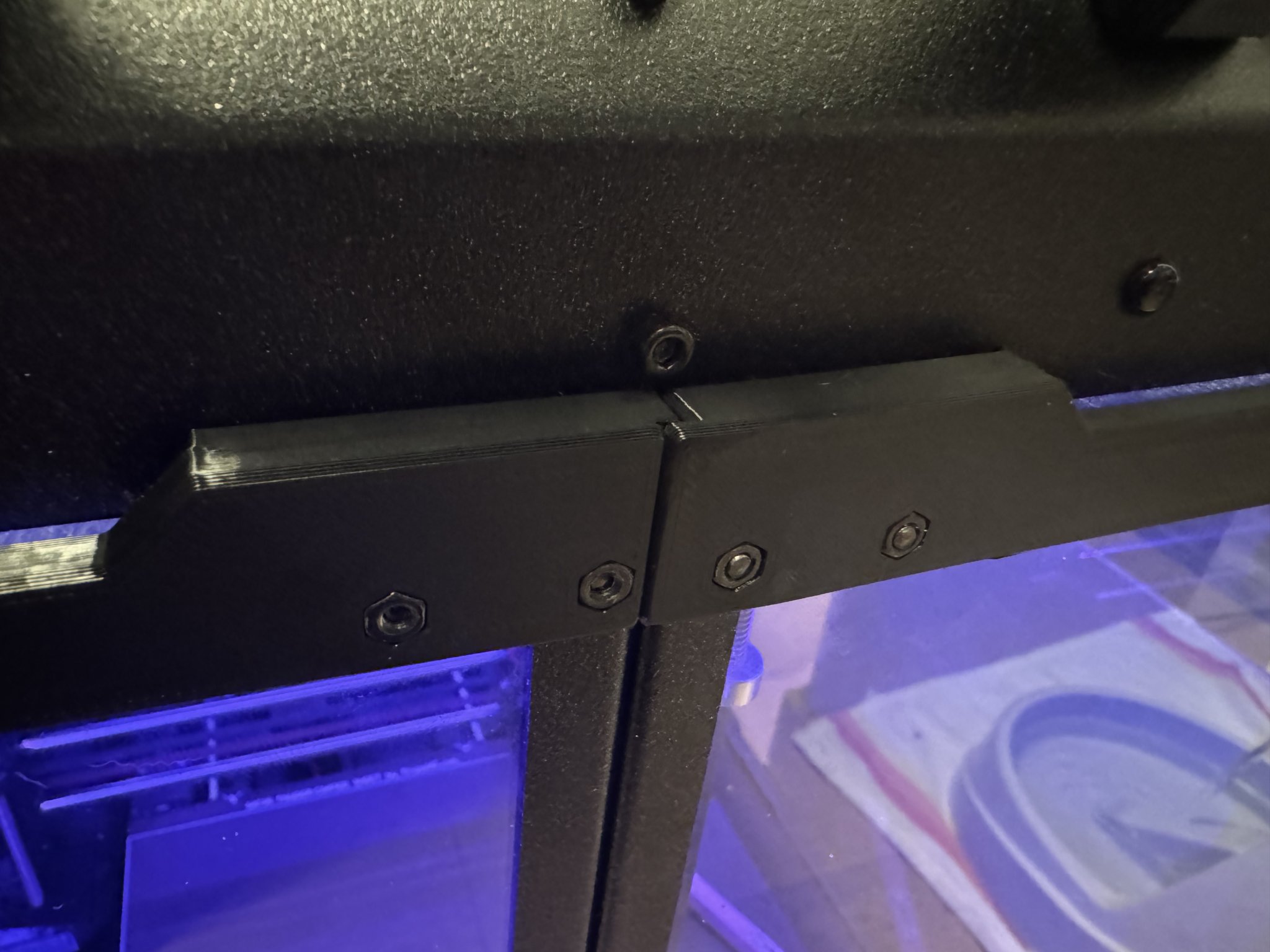 Thanh Dẫn Hướng Dày Hơn Để Gia Cố Bản Lề Cửa Cho Tủ Prusa Có Khóa Cơ Khí