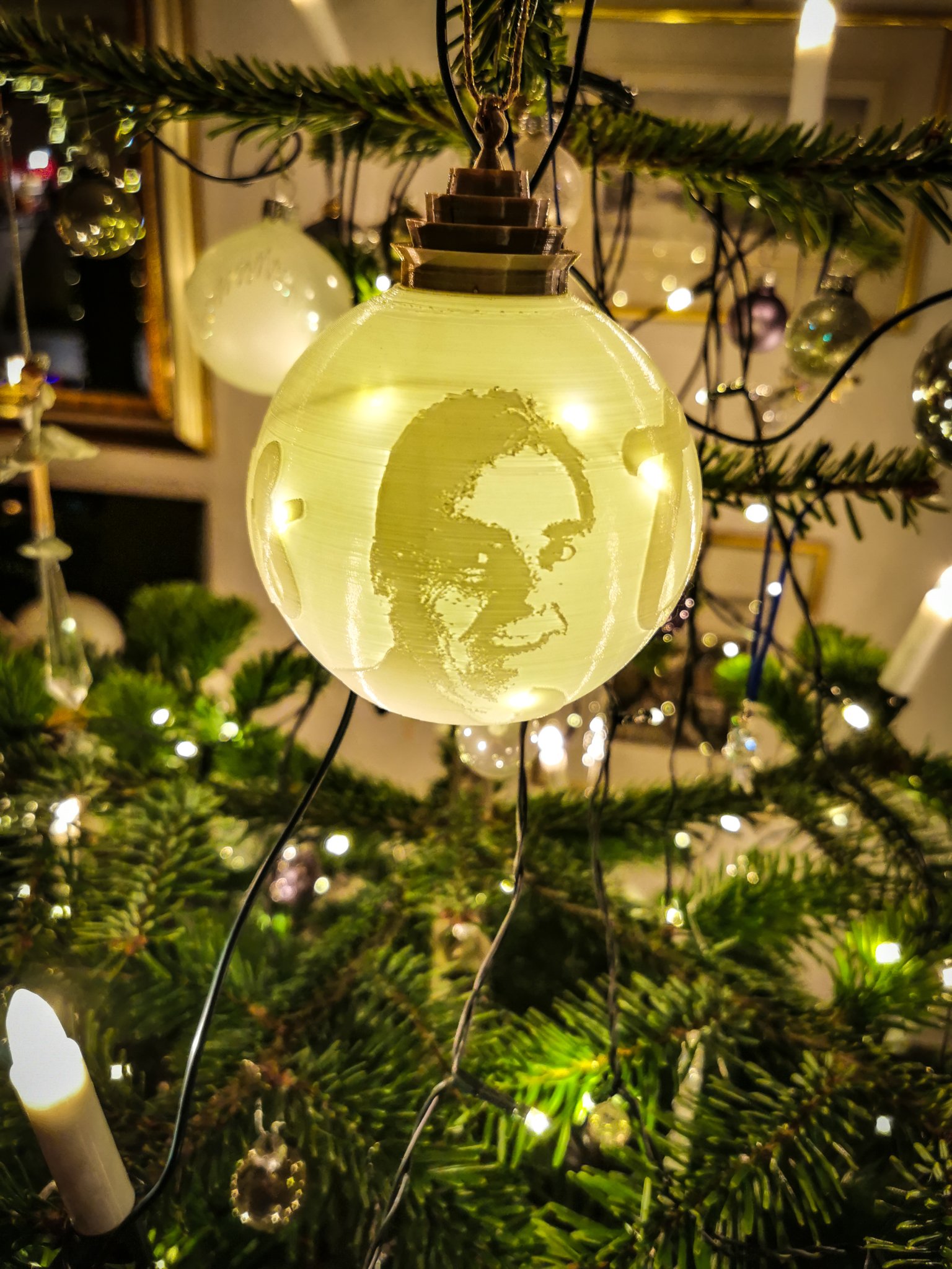 Tiêu đề Quả bóng Giáng sinh của riêng bạn Tóm tắt Tặng quà