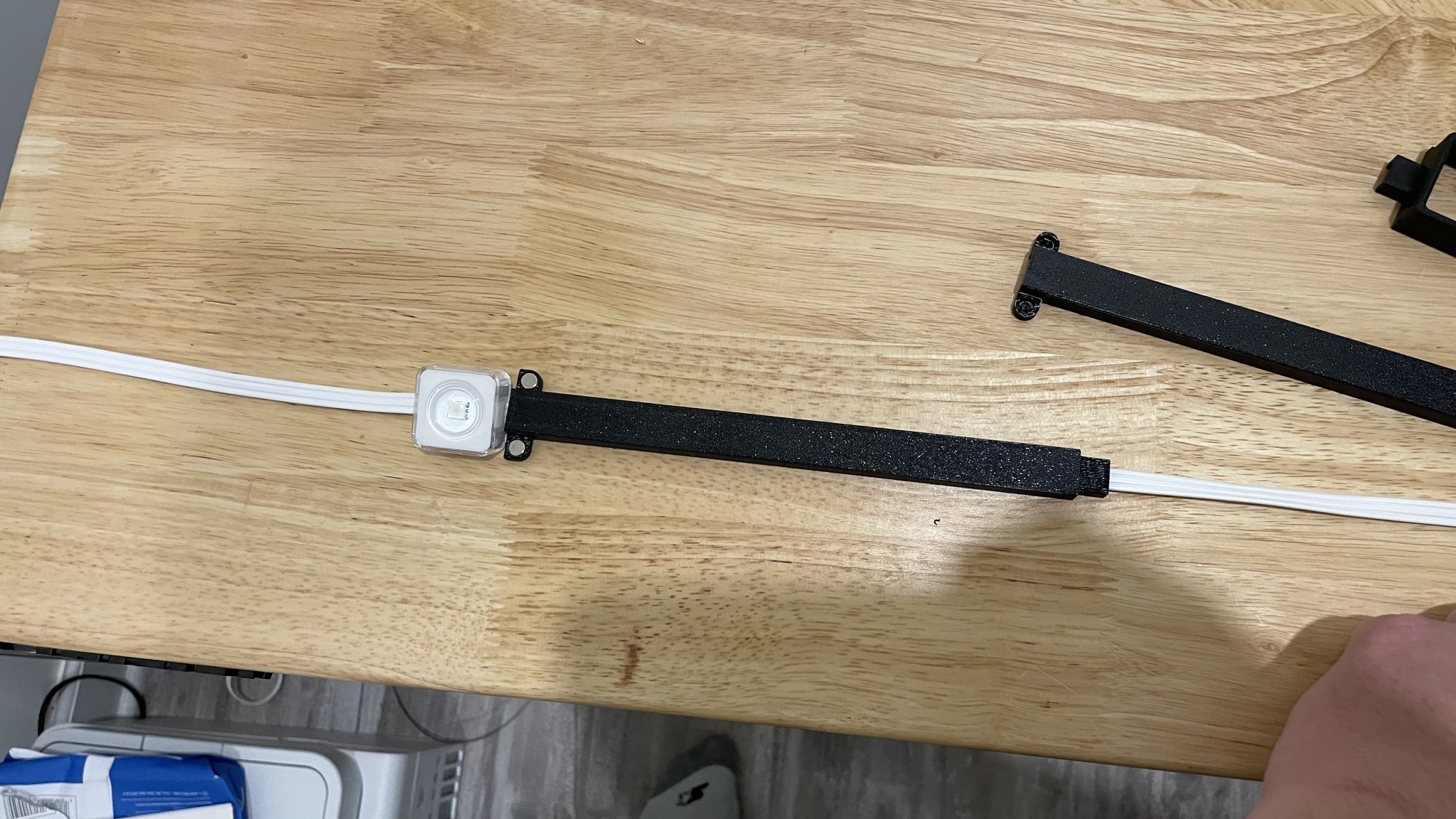 Tiêu đề Đèn ngoài trời cố định Govee RGBIC Giá treo từ tínhV