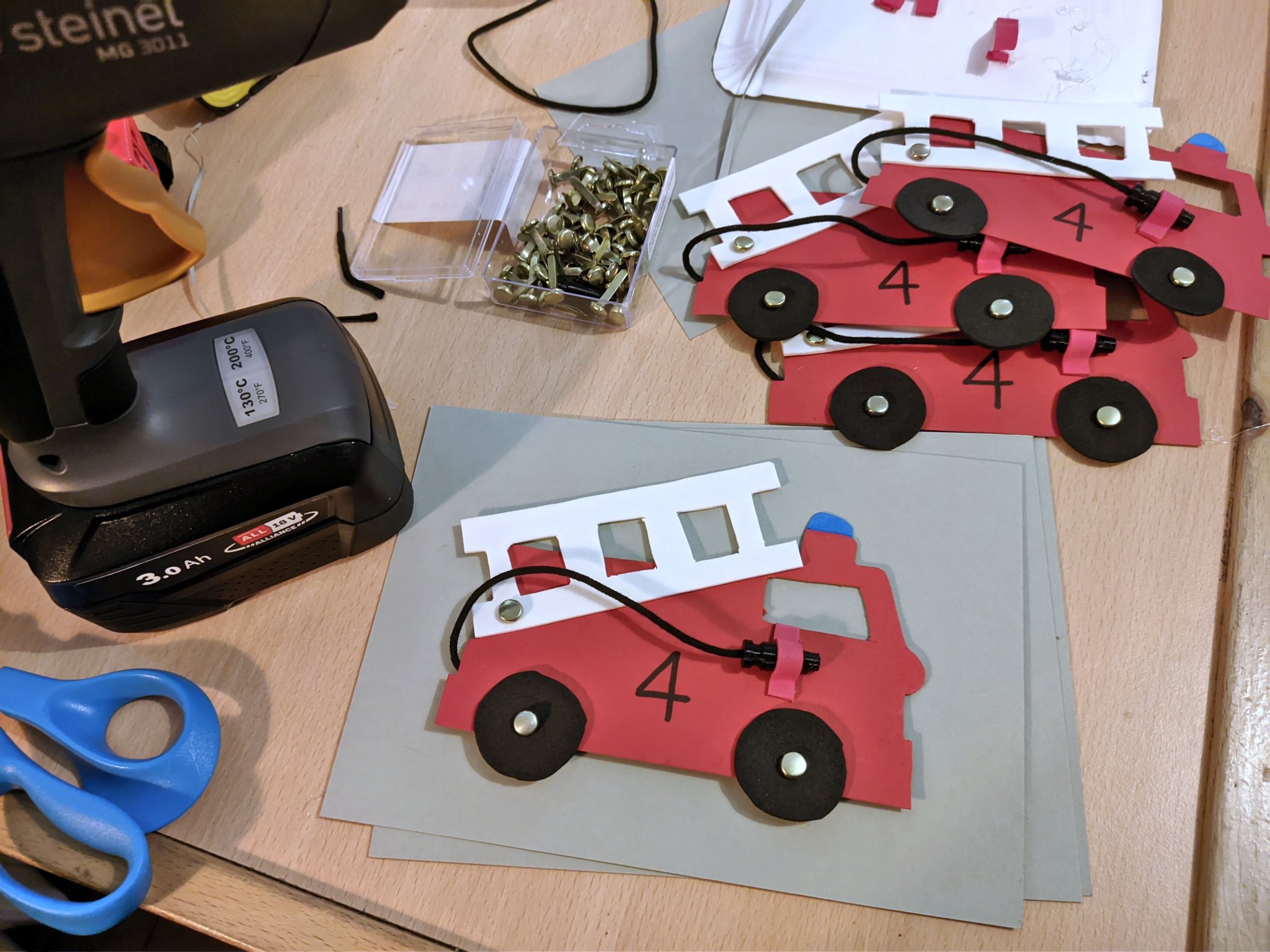 Tiêu đề Vòi phun lửa cho lời mời sinh nhật Tổng hợp Một ph