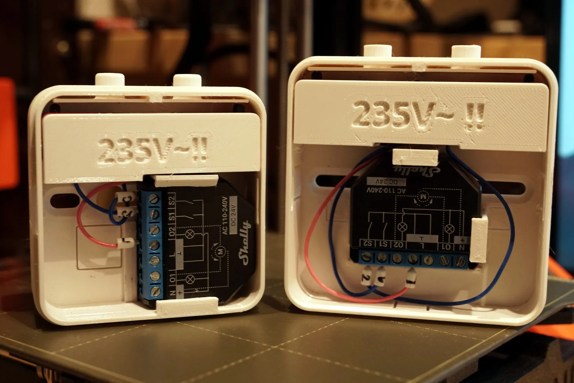 Tiêu đề Shelly Plus 2PM Hausing với 2 microswitch để điều khiển r