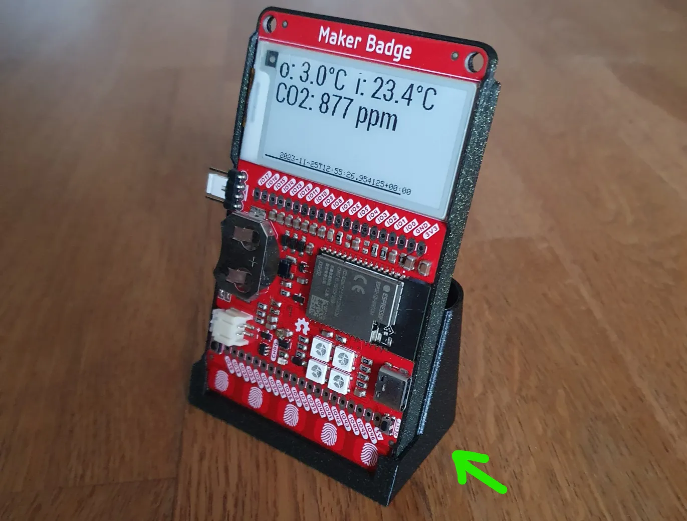 Tiêu đề Tiện ích mở rộng MakerBadge Stand Tóm tắt Vụ án gố