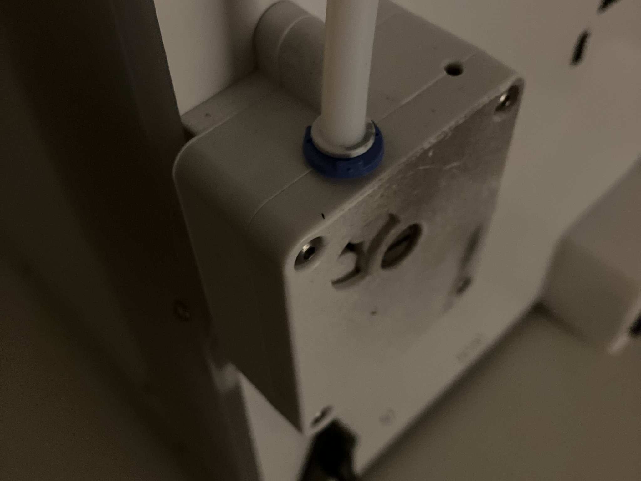 Tiêu đề UM2 tấm gắn máy đùn cấp liệu thứ hai bên phải Tó