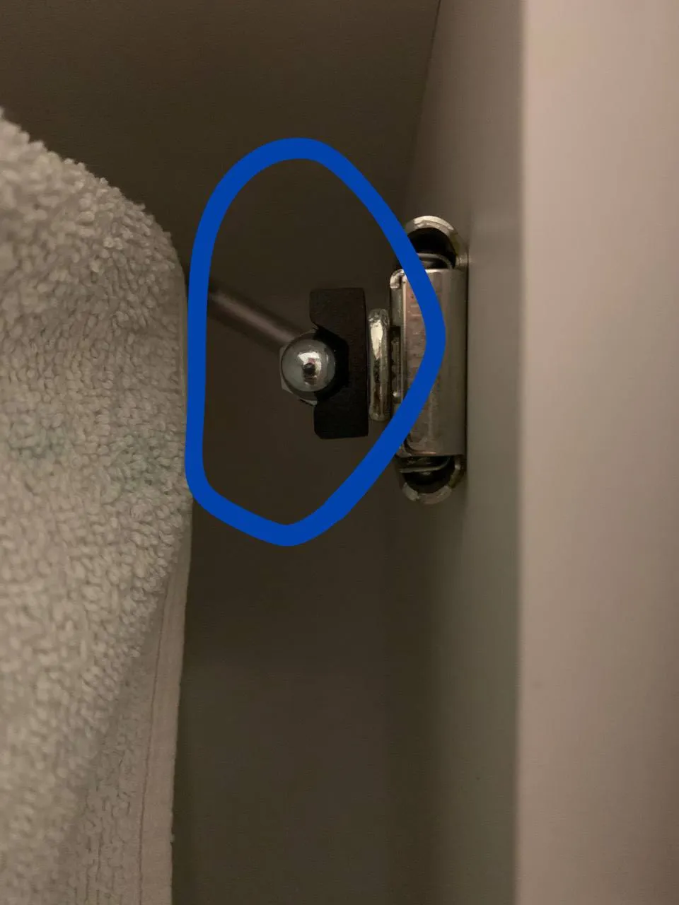 Tiêu đề Fixierung Handtuchhalter Tóm tắt Fixiert den klappbaren Handtu