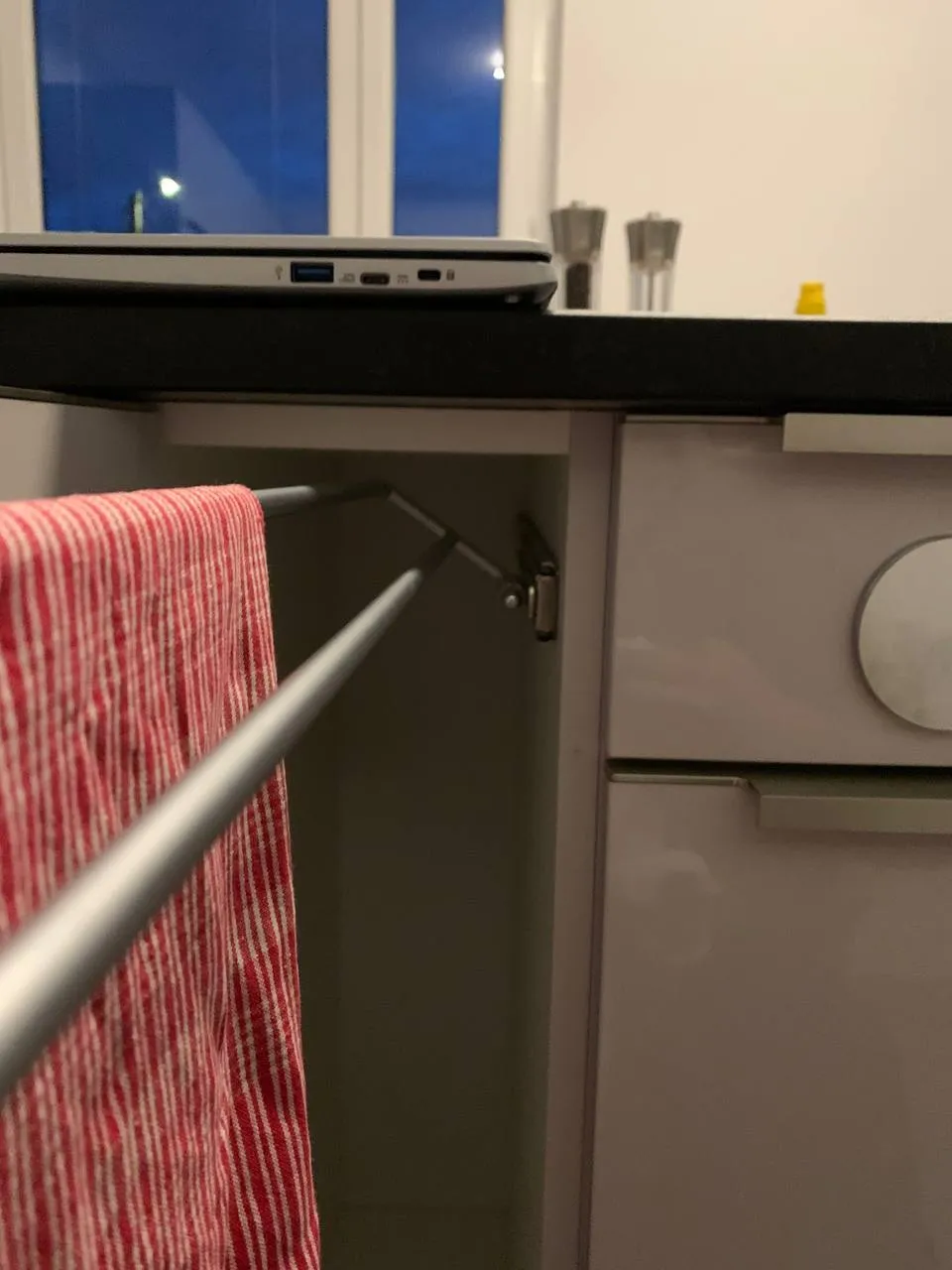 Tiêu đề Fixierung Handtuchhalter Tóm tắt Fixiert den klappbaren Handtu