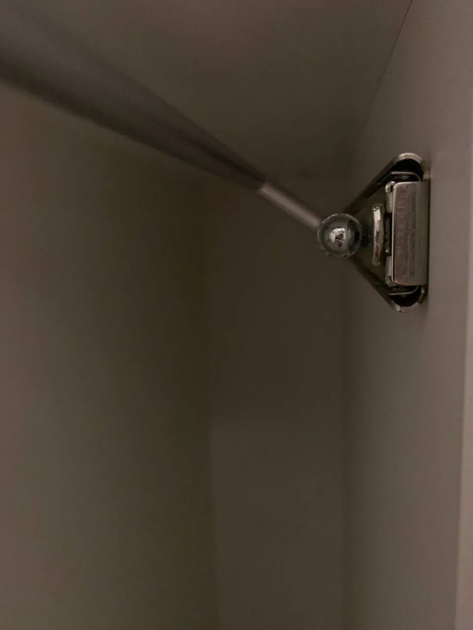 Tiêu đề Fixierung Handtuchhalter Tóm tắt Fixiert den klappbaren Handtu